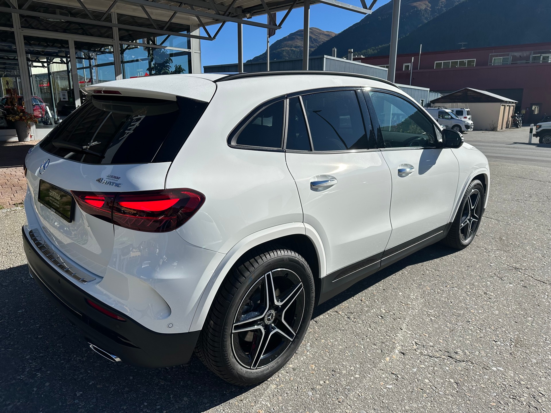 MERCEDES-BENZ GLA 220 AMG Line 4matic-image-7