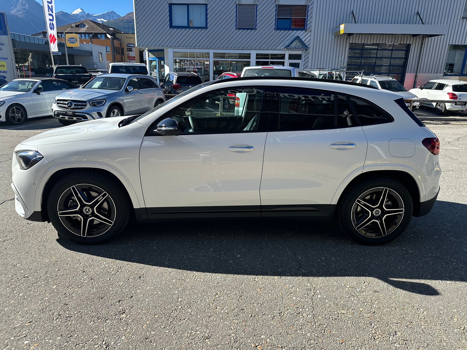 MERCEDES-BENZ GLA 220 AMG Line 4matic-image-4