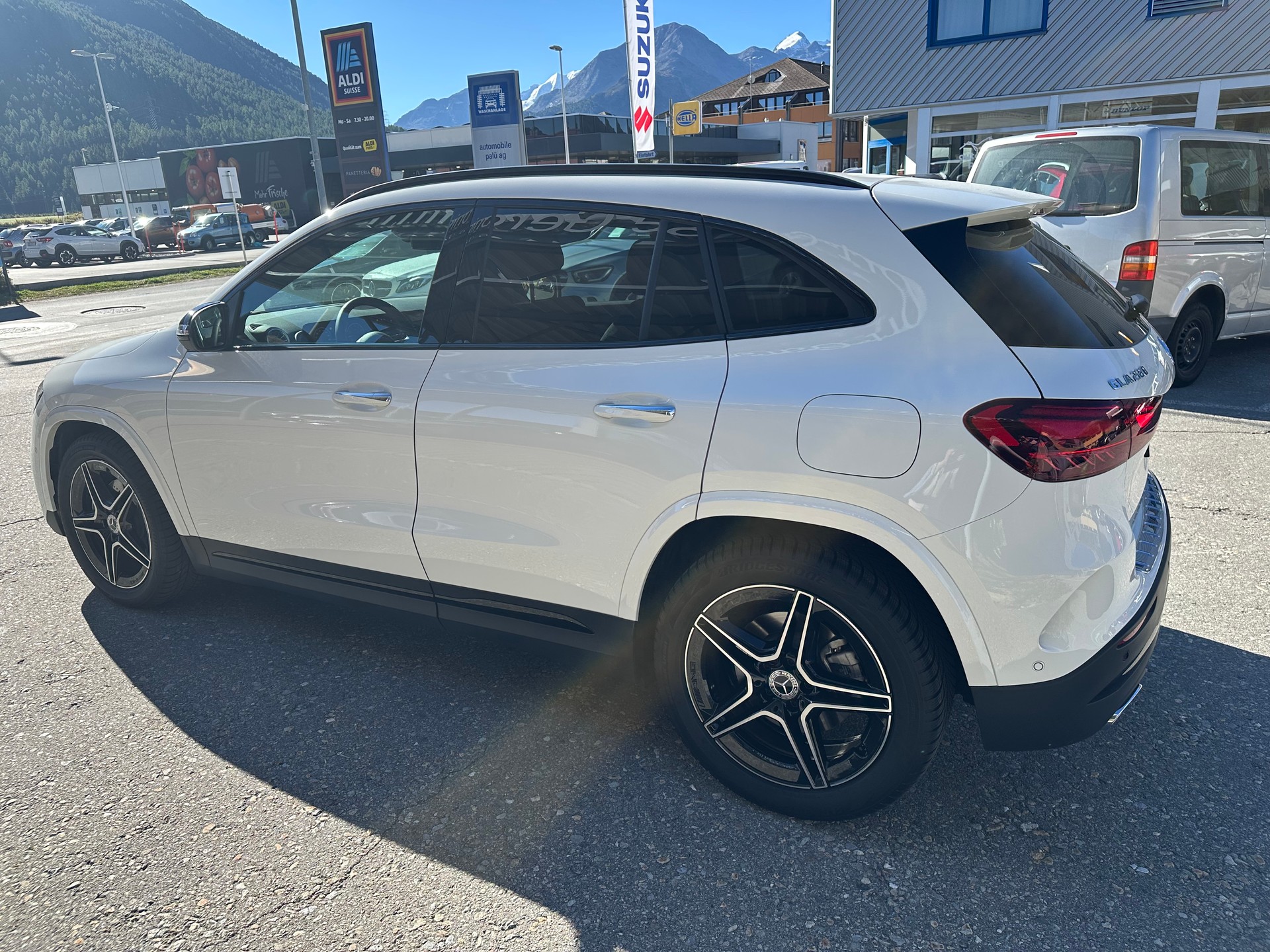 MERCEDES-BENZ GLA 220 AMG Line 4matic-image-5