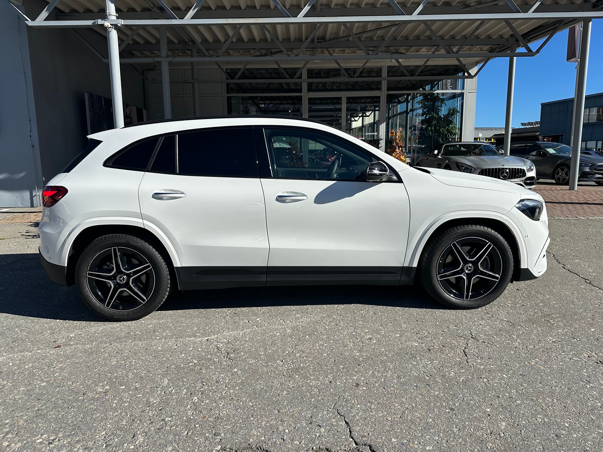 MERCEDES-BENZ GLA 220 AMG Line 4matic-image-0