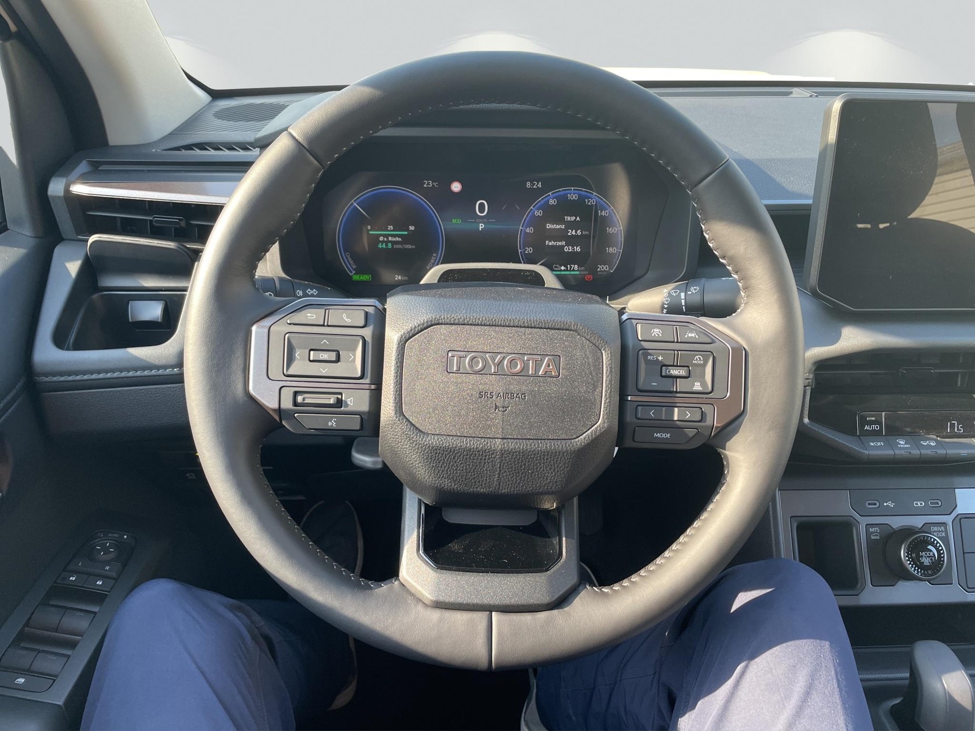 TOYOTA Hilux Double Cab.-Pick-up 59KWh Style-image-9