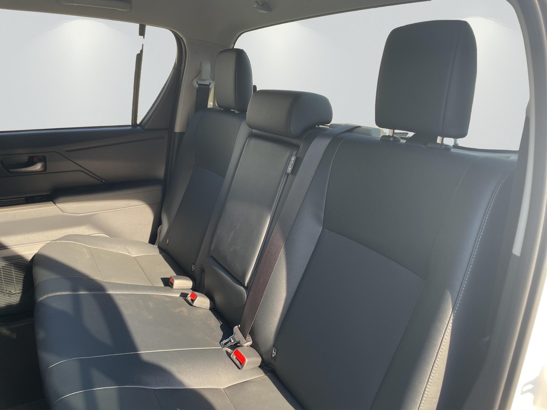 TOYOTA Hilux Double Cab.-Pick-up 59KWh Style-image-10