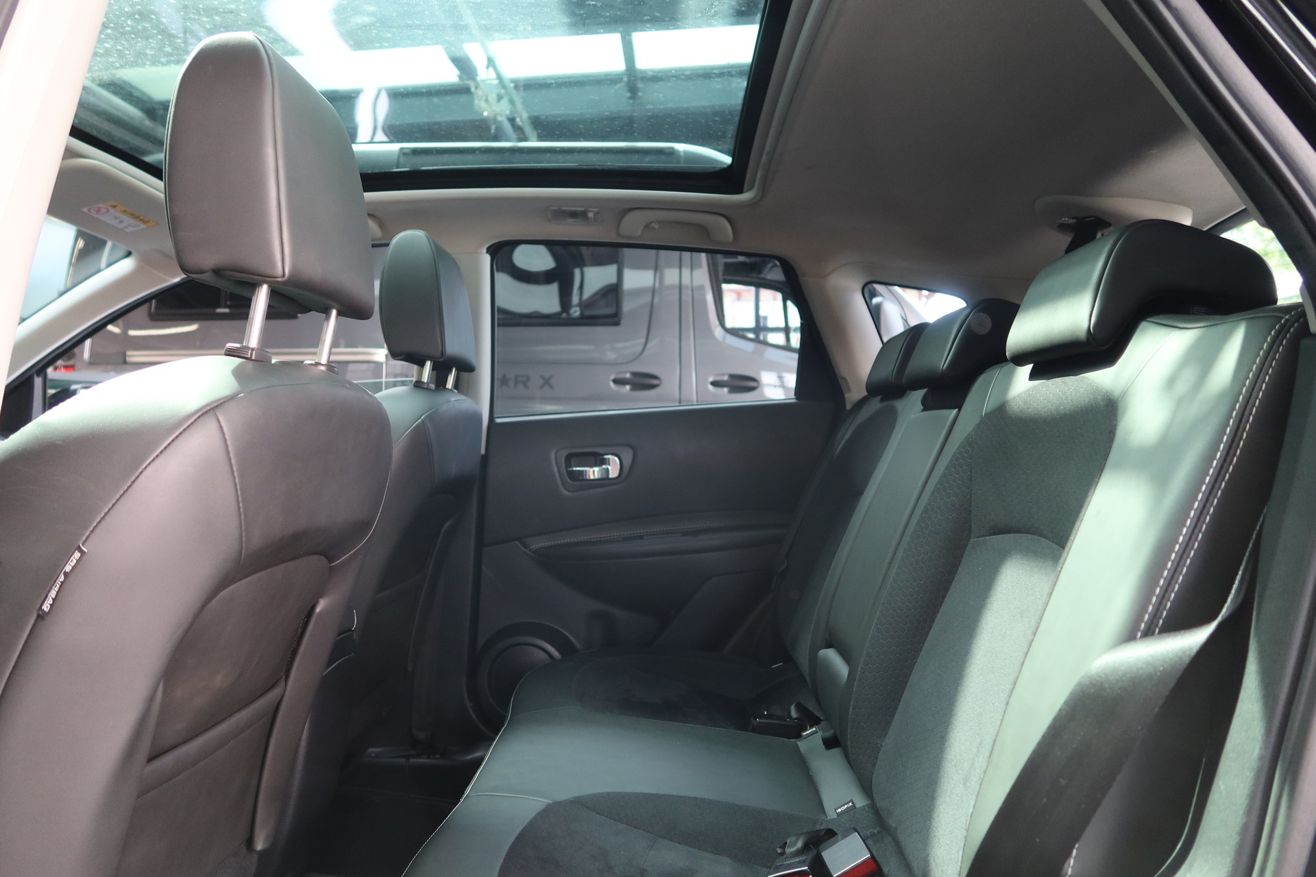 NISSAN Qashqai 2.0 dCi 4WD tekna-image-9