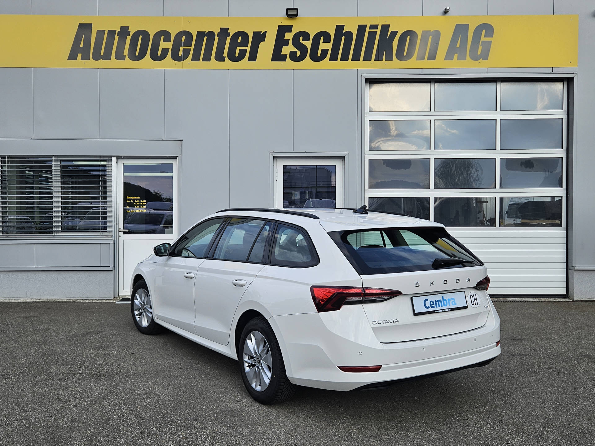 SKODA Octavia Combi 2.0 TDI Ambition 4x4 DSG * Anhängerkupplung *-image-8