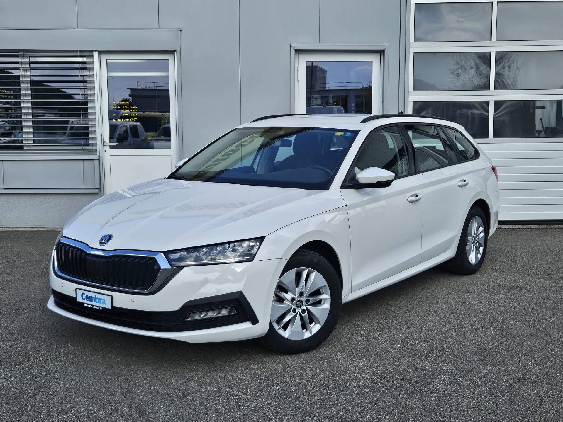 SKODA Octavia Combi 2.0 TDI Ambition 4x4 DSG * Anhängerkupplung *-image-1