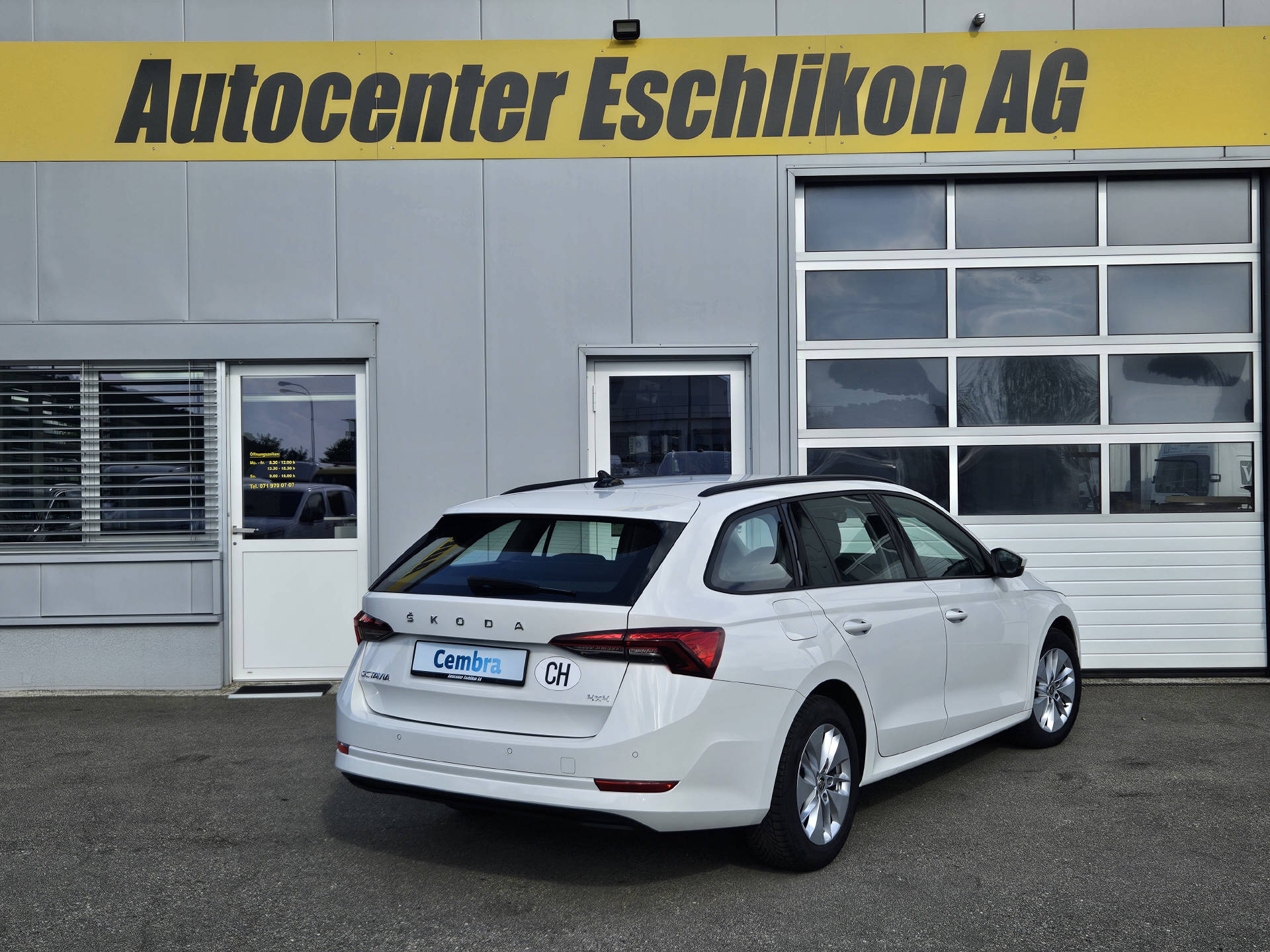 SKODA Octavia Combi 2.0 TDI Ambition 4x4 DSG * Anhängerkupplung *-image-6