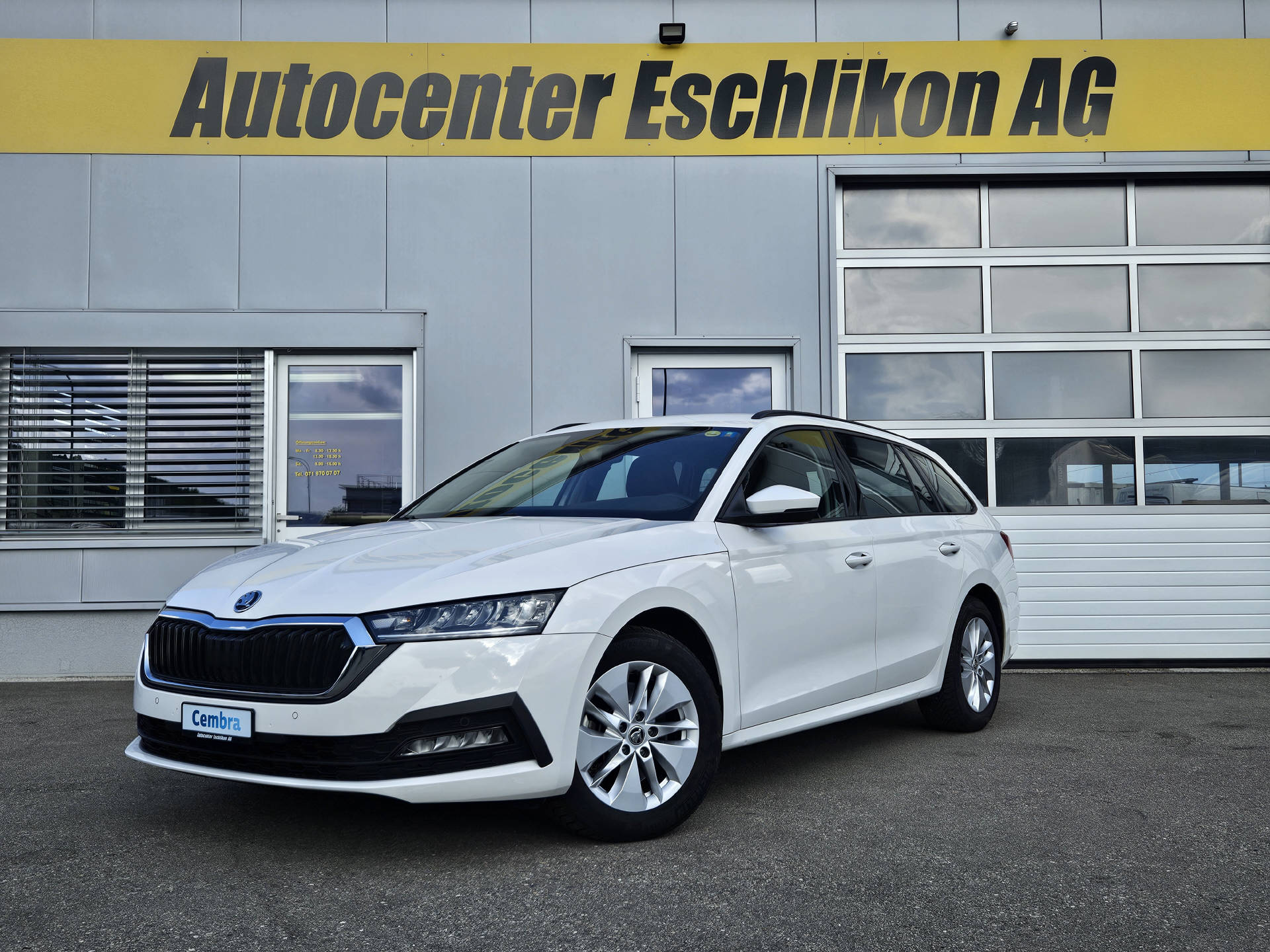 SKODA Octavia Combi 2.0 TDI Ambition 4x4 DSG * Anhängerkupplung *-image-2