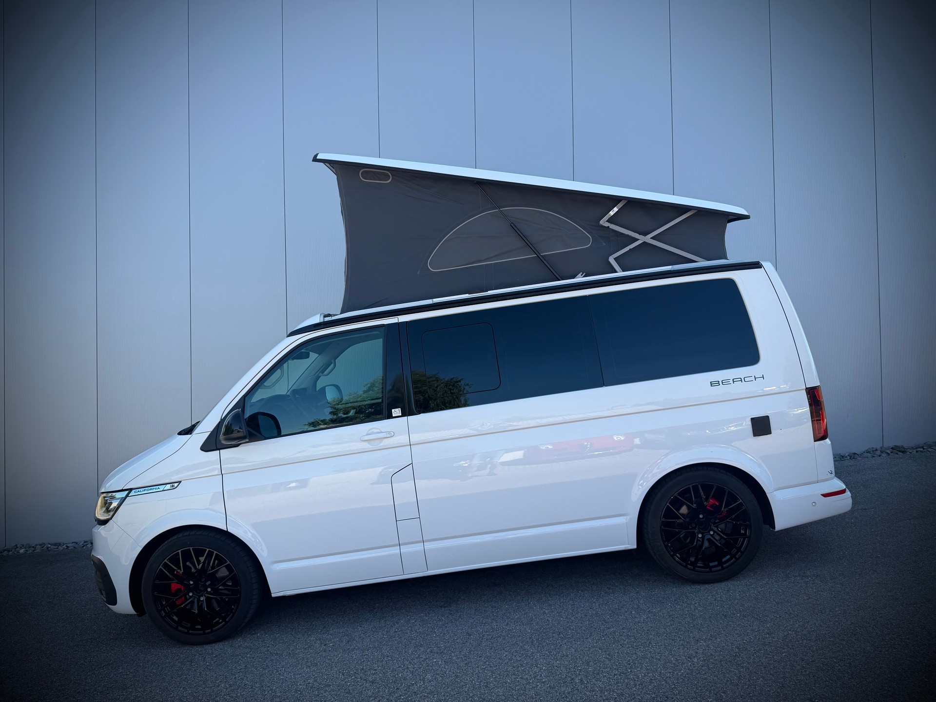 VW T6.1 California 2.0 TDI Beach Liberty DSG-image-1