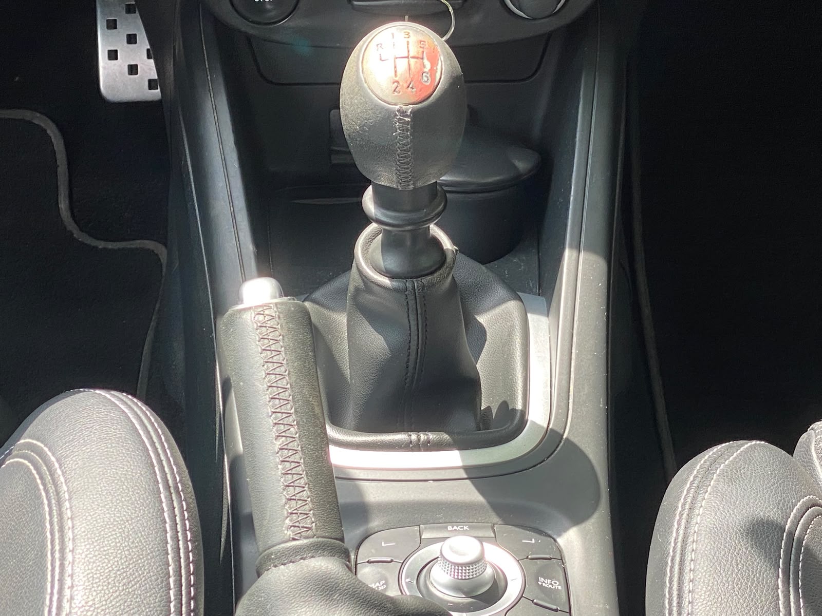 RENAULT Mégane 2.0 16V Turbo Privilège << écran cassé >>-image-15