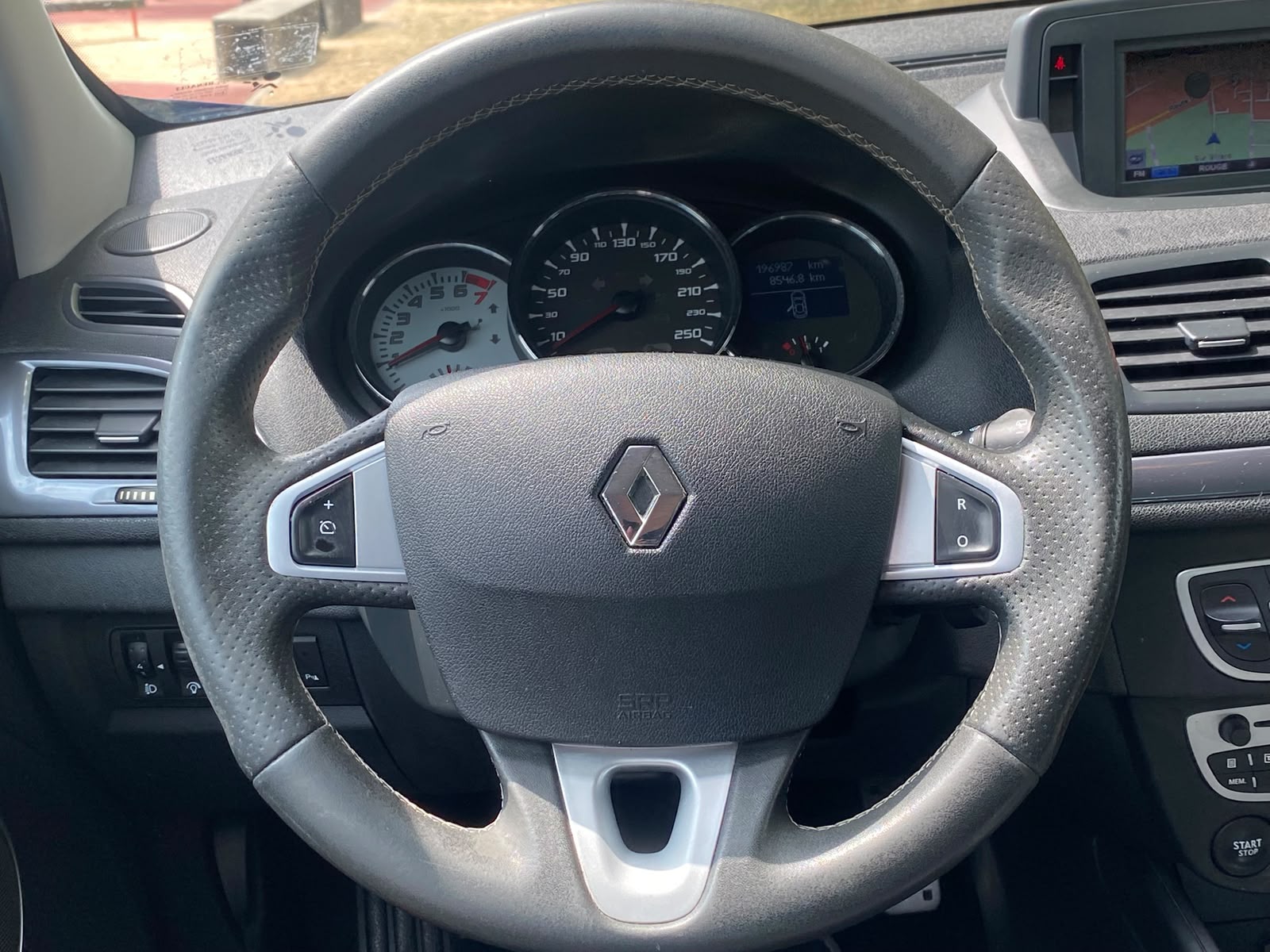 RENAULT Mégane 2.0 16V Turbo Privilège << écran cassé >>-image-11