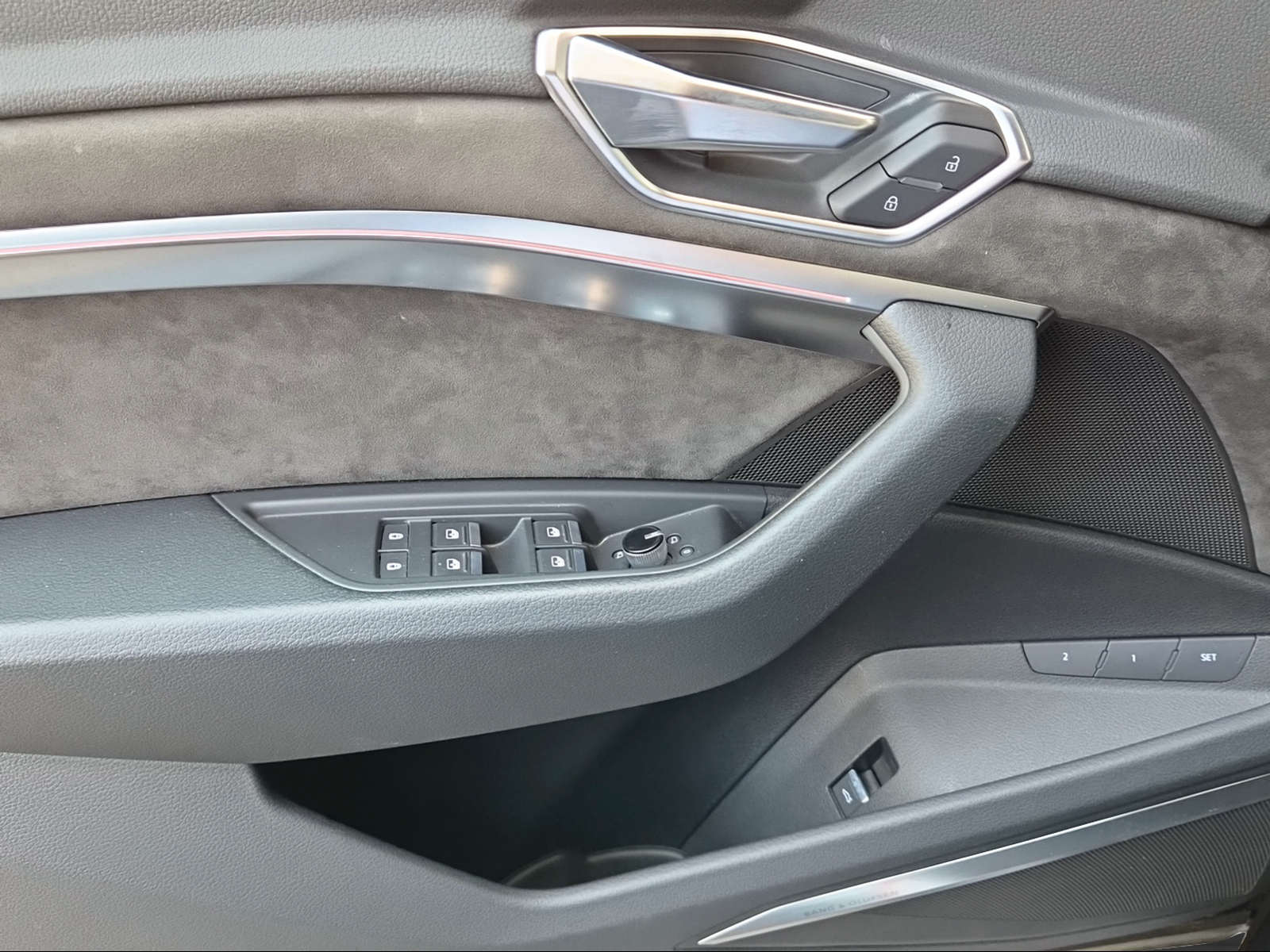 AUDI audi e-tron 55 S Line Black Edition quattro Daytonagrau Perleffekt-image-15