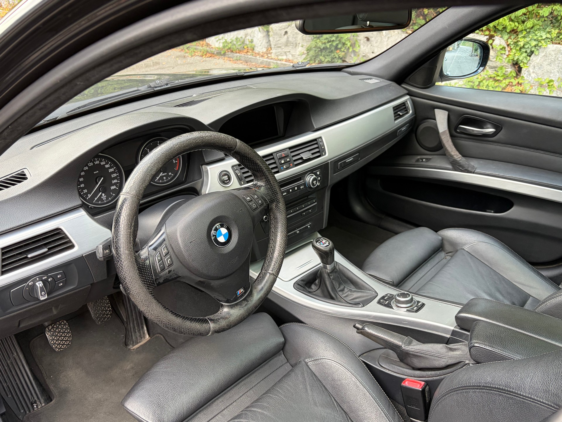 BMW 330d xDrive-image-2