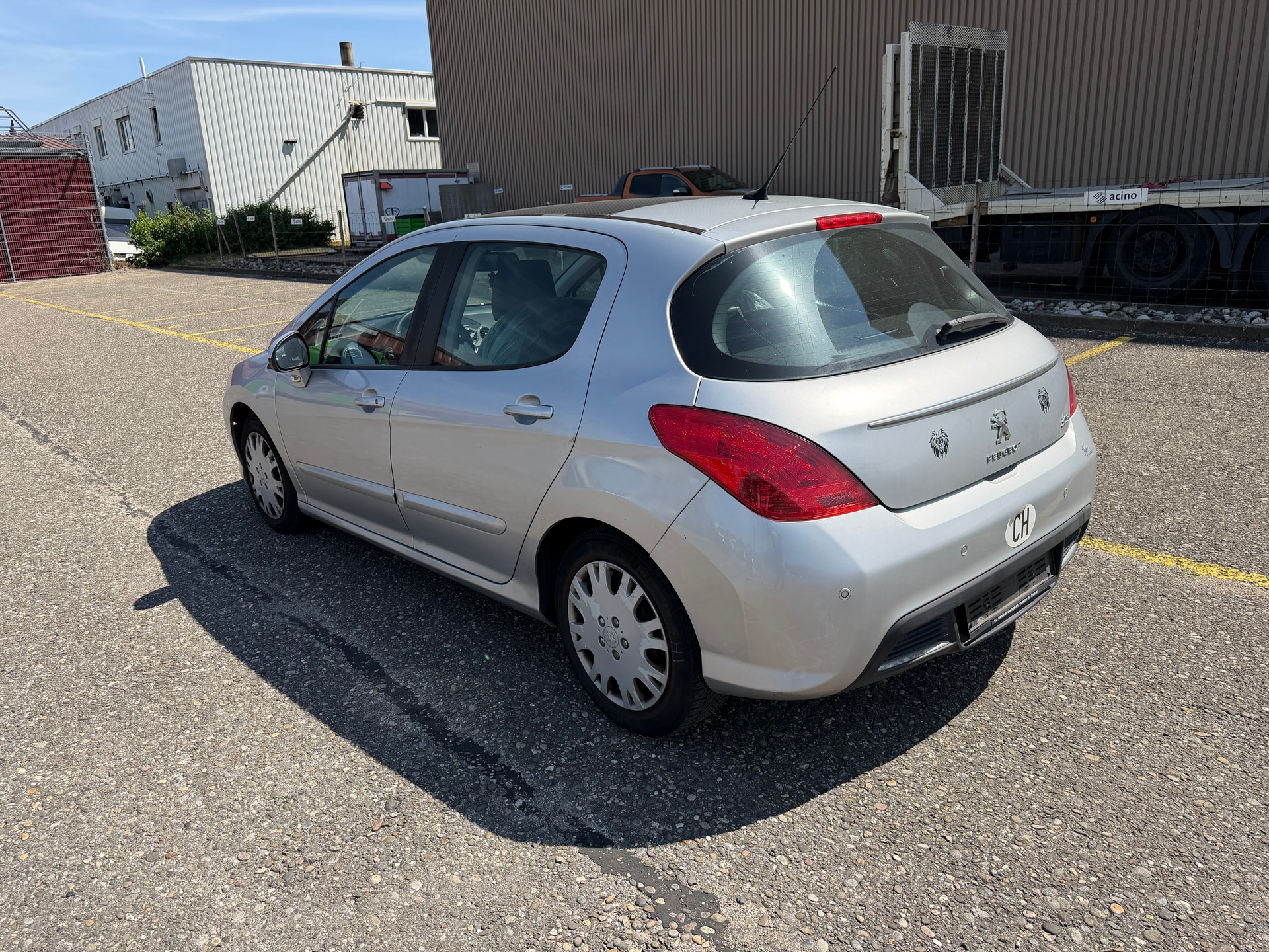 PEUGEOT 308 1.6 16V T Millesim 200 Automatic-image-3