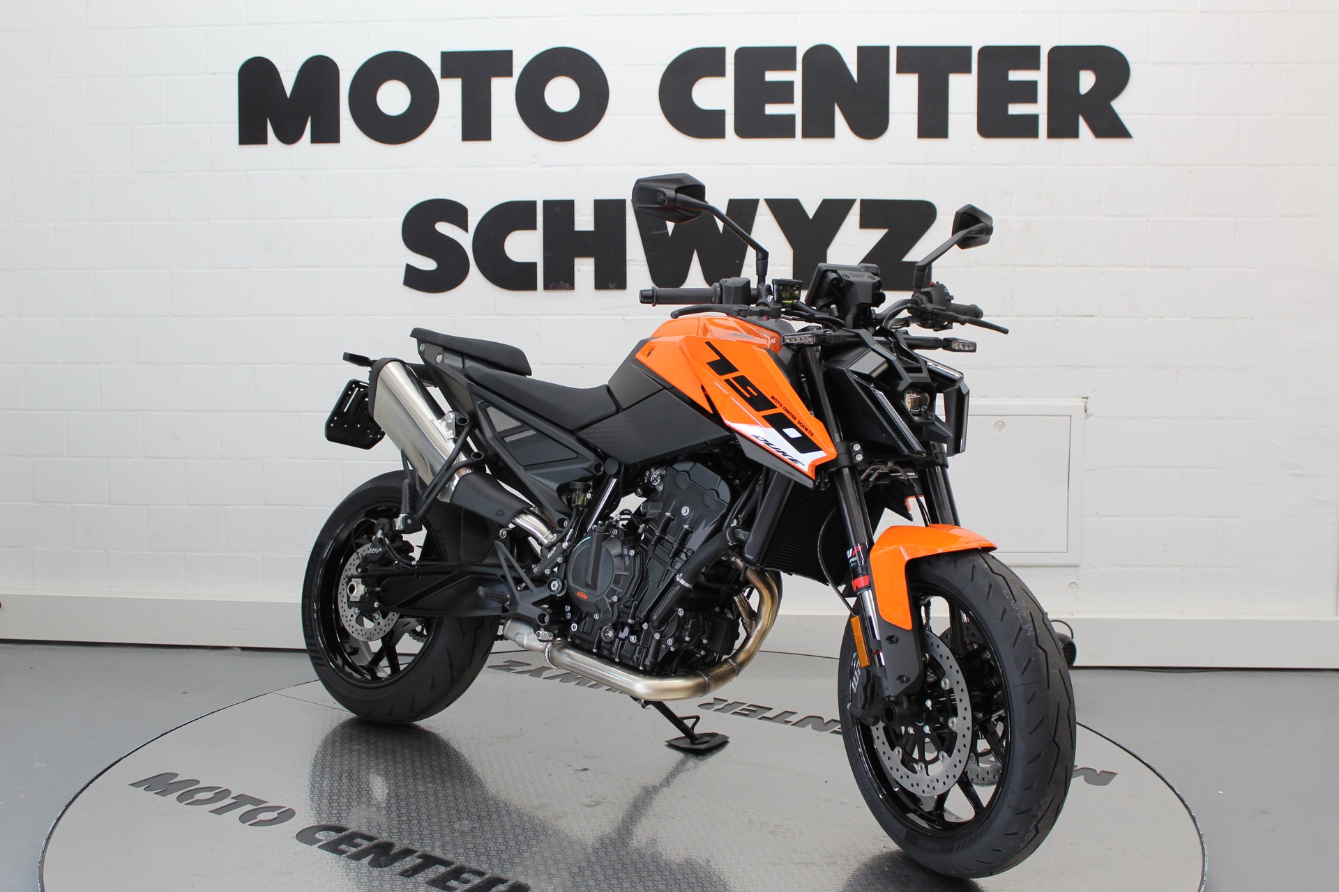 KTM 790 Duke L 2027-showroom-element-1