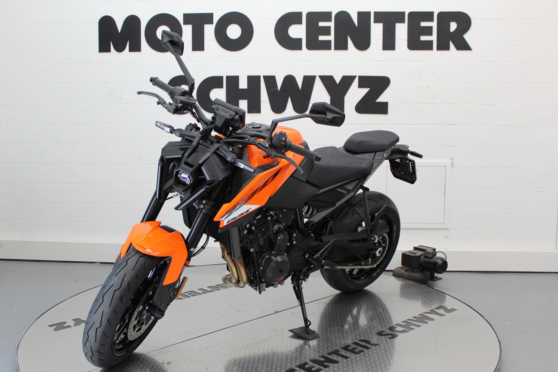 KTM 790 Duke L 2027-showroom-element-2