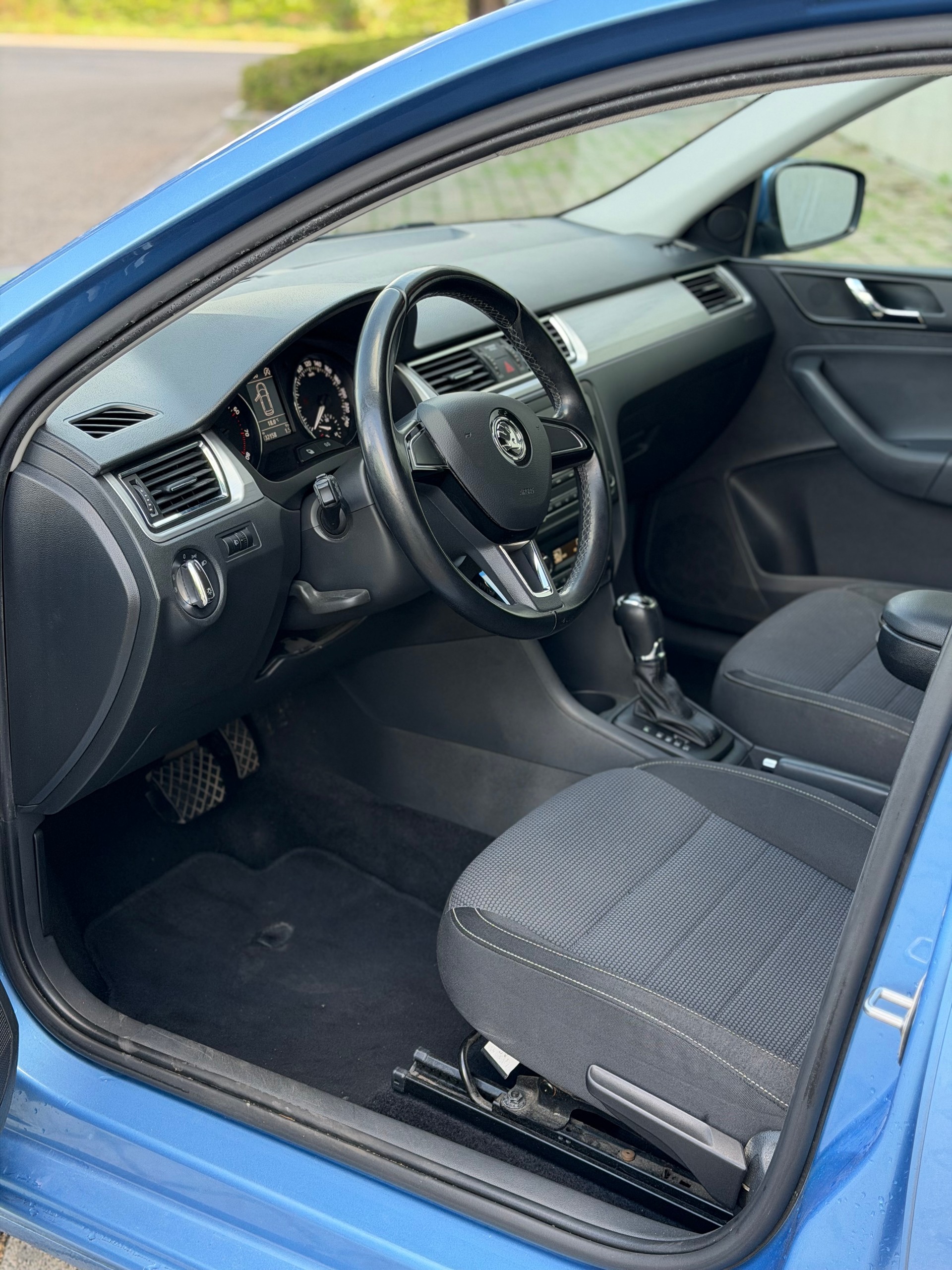 SKODA Rapid Spaceback 1.4 TSI Ambition DSG-image-6