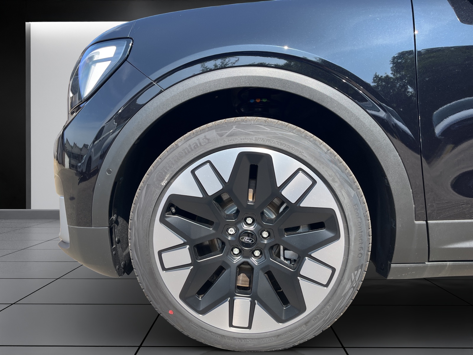 FORD Explorer Elektro 77kWh Dual Extended Range Premium AWD-image-6
