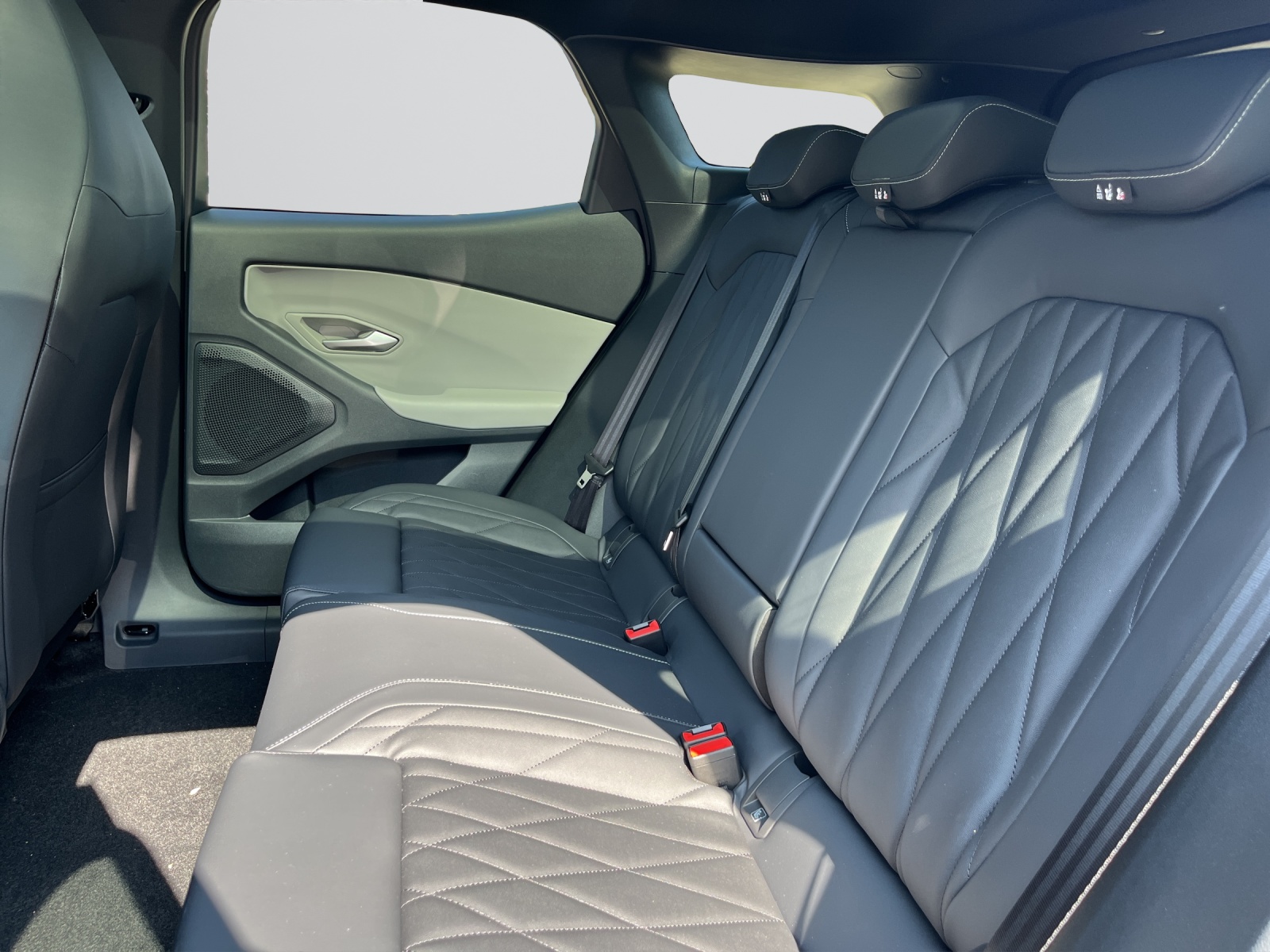 FORD Explorer Elektro 77kWh Dual Extended Range Premium AWD-image-10