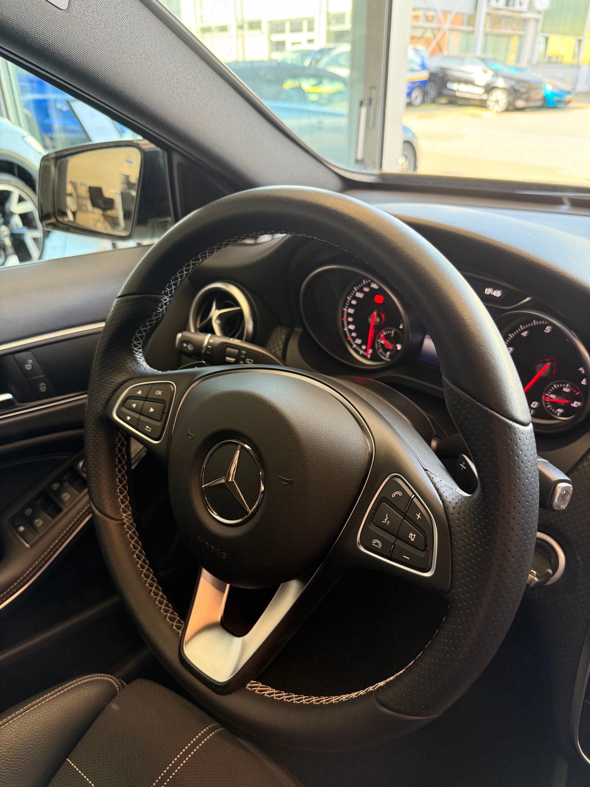MERCEDES-BENZ A 200 Night Star 7G-DCT-image-13