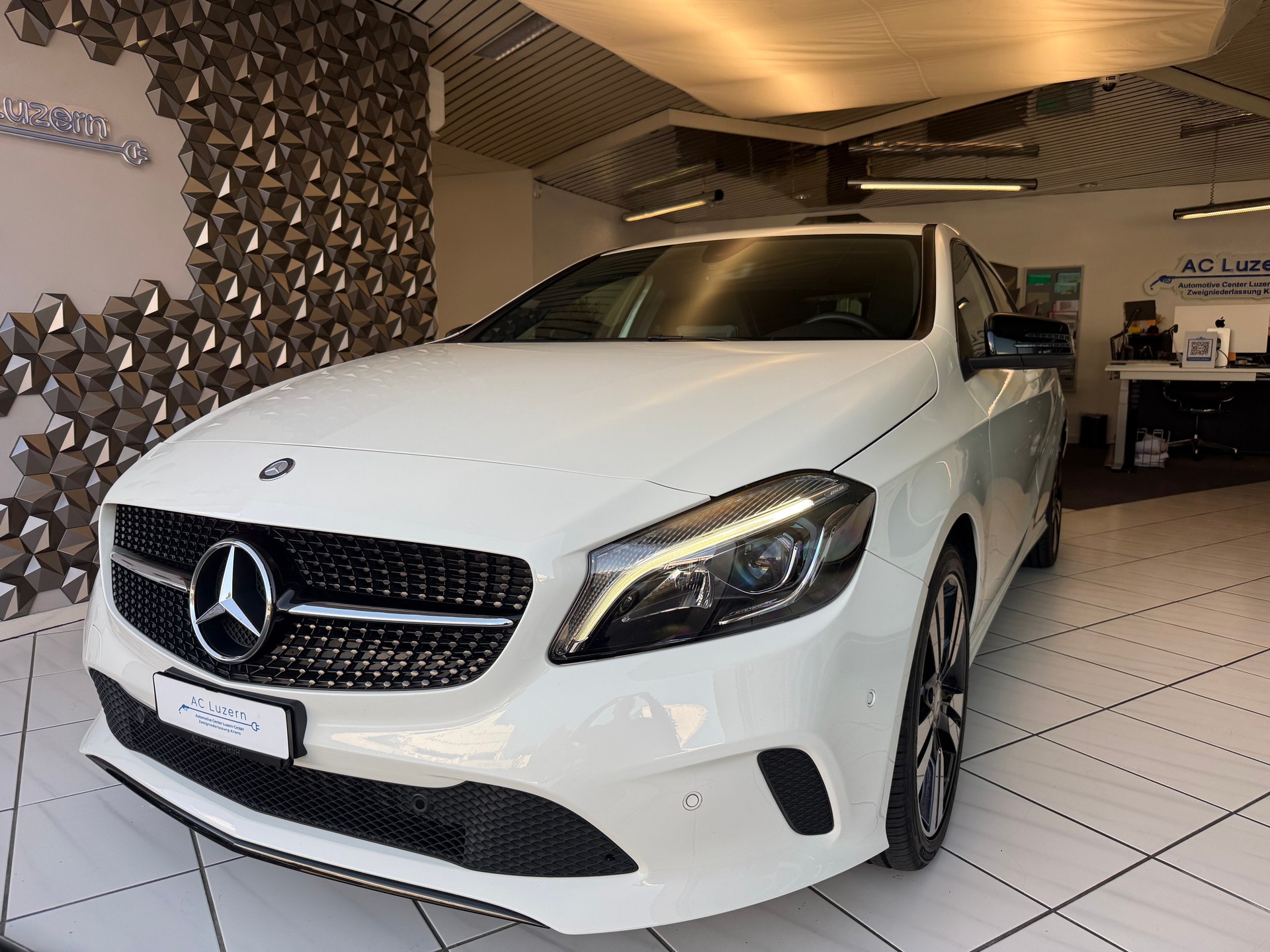MERCEDES-BENZ A 200 Night Star 7G-DCT-image-0