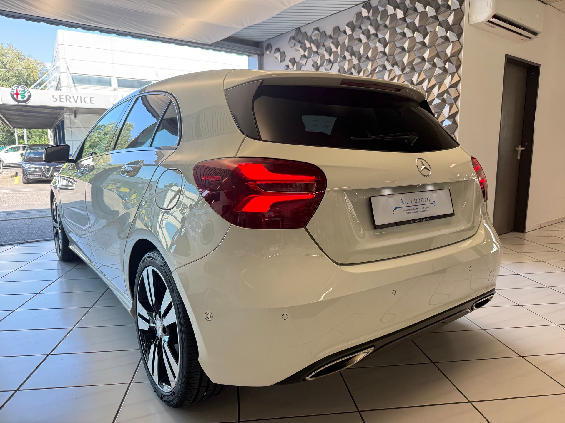 MERCEDES-BENZ A 200 Night Star 7G-DCT-image-1