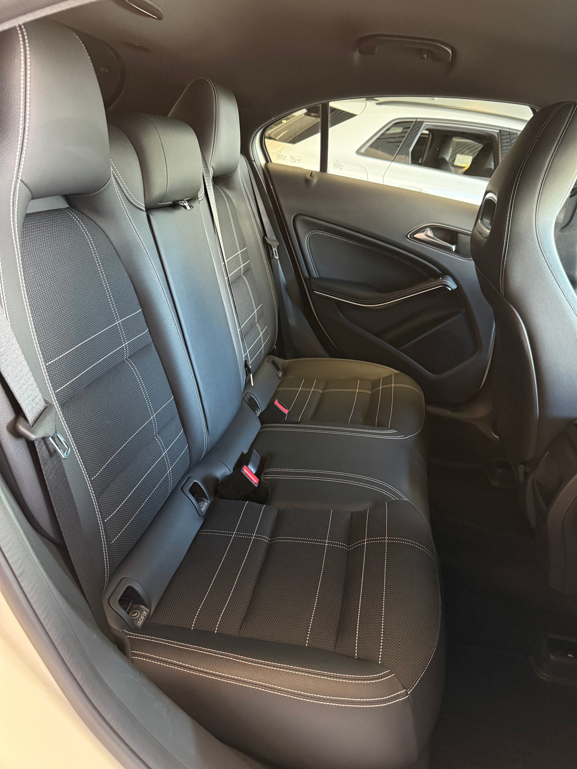 MERCEDES-BENZ A 200 Night Star 7G-DCT-image-10