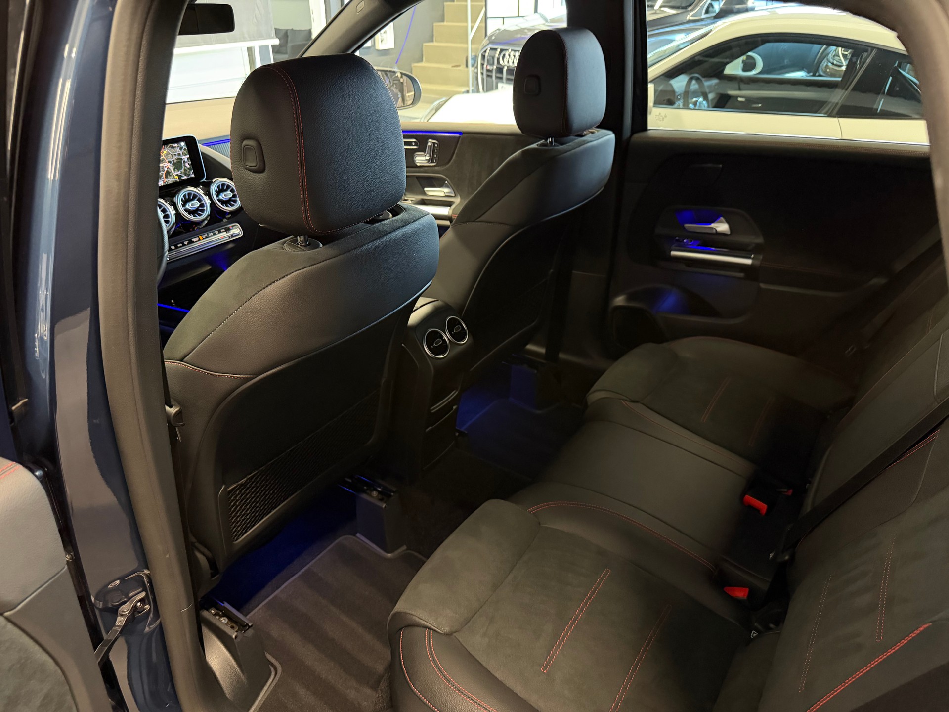 MERCEDES-BENZ B 200 AMG Line 7G-DCT-image-26