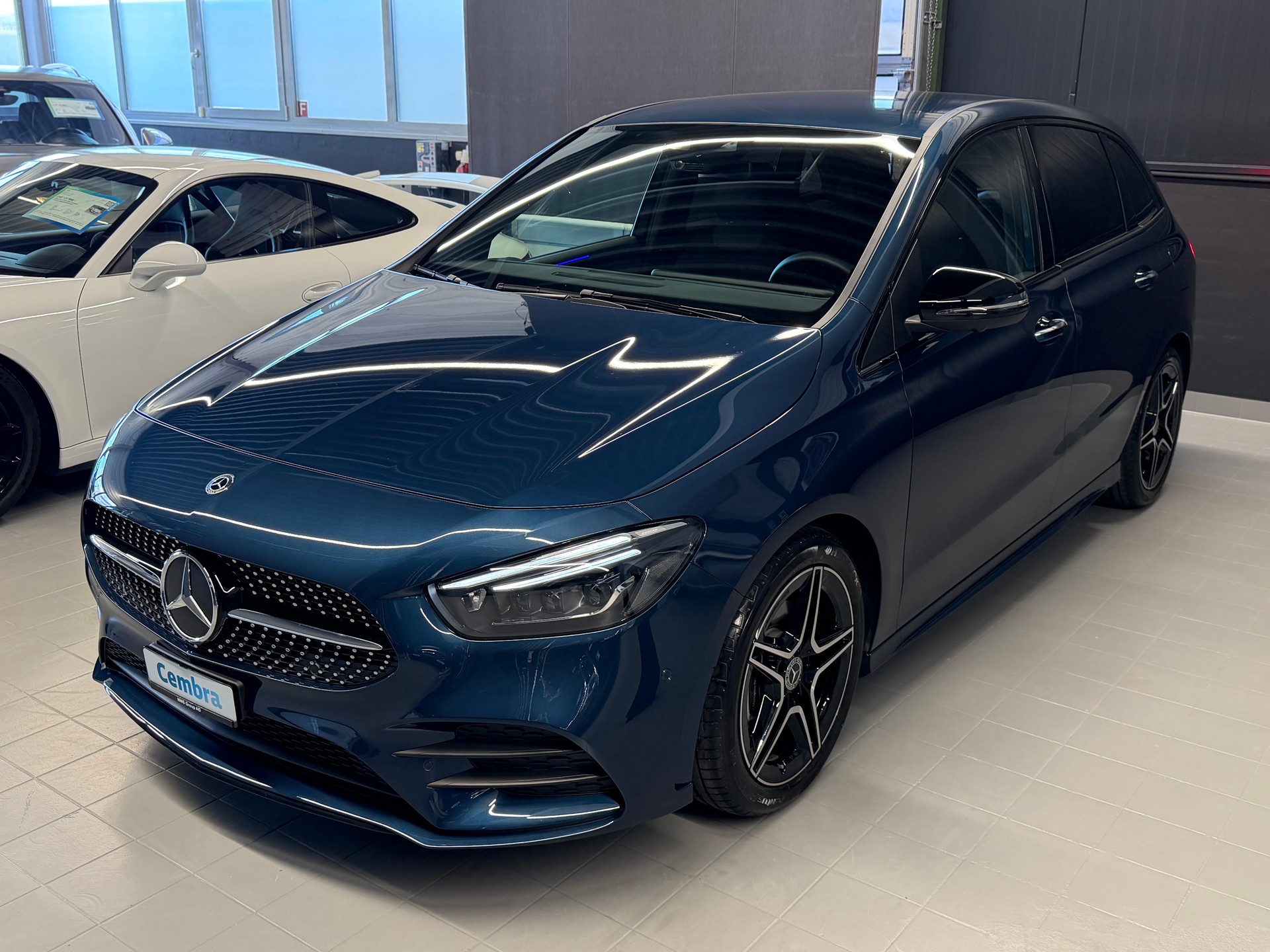 MERCEDES-BENZ B 200 AMG Line 7G-DCT-image-3