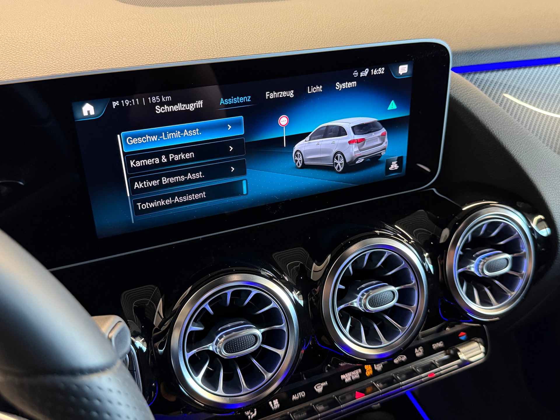 MERCEDES-BENZ B 200 AMG Line 7G-DCT-image-21