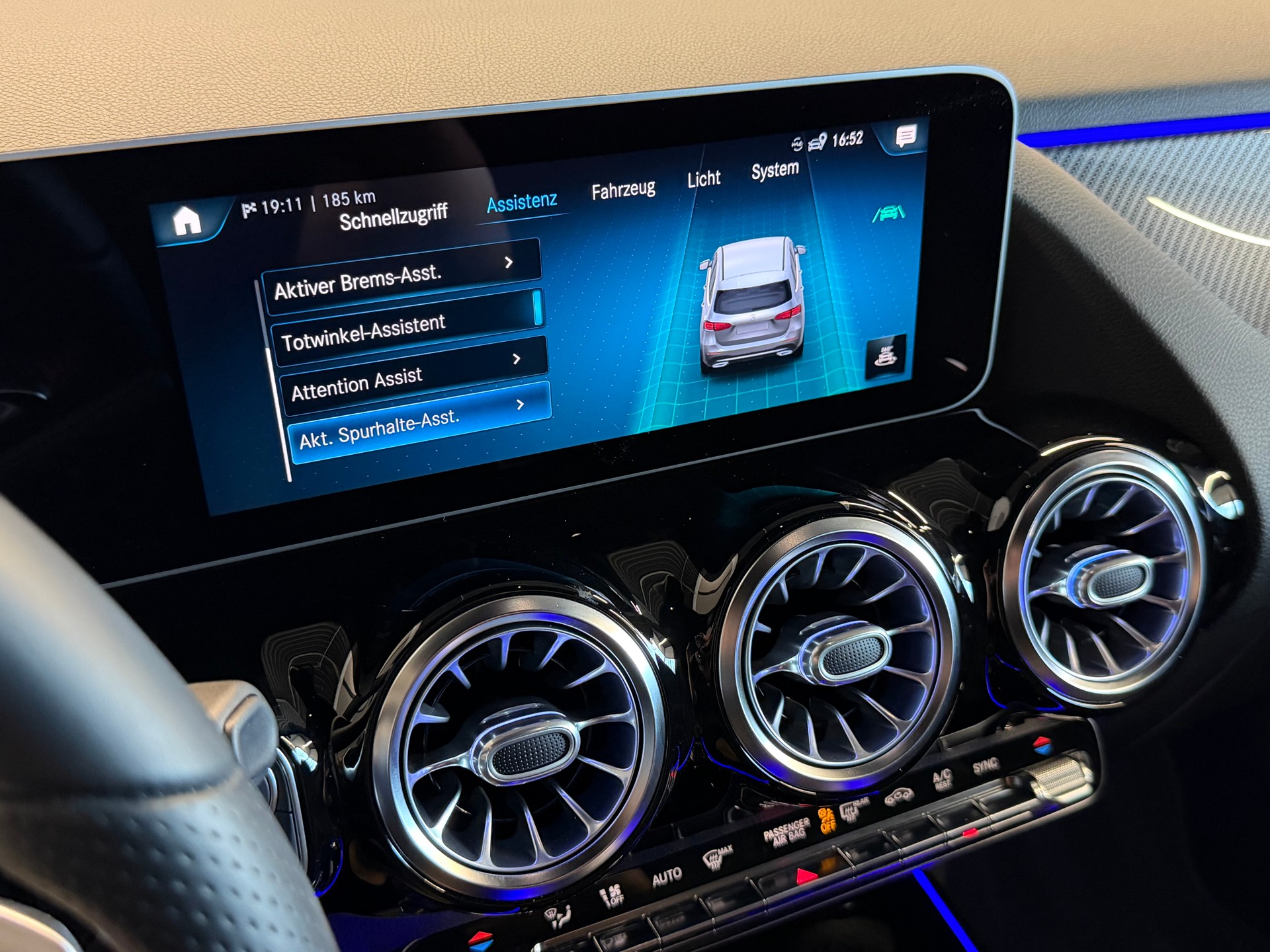 MERCEDES-BENZ B 200 AMG Line 7G-DCT-image-22