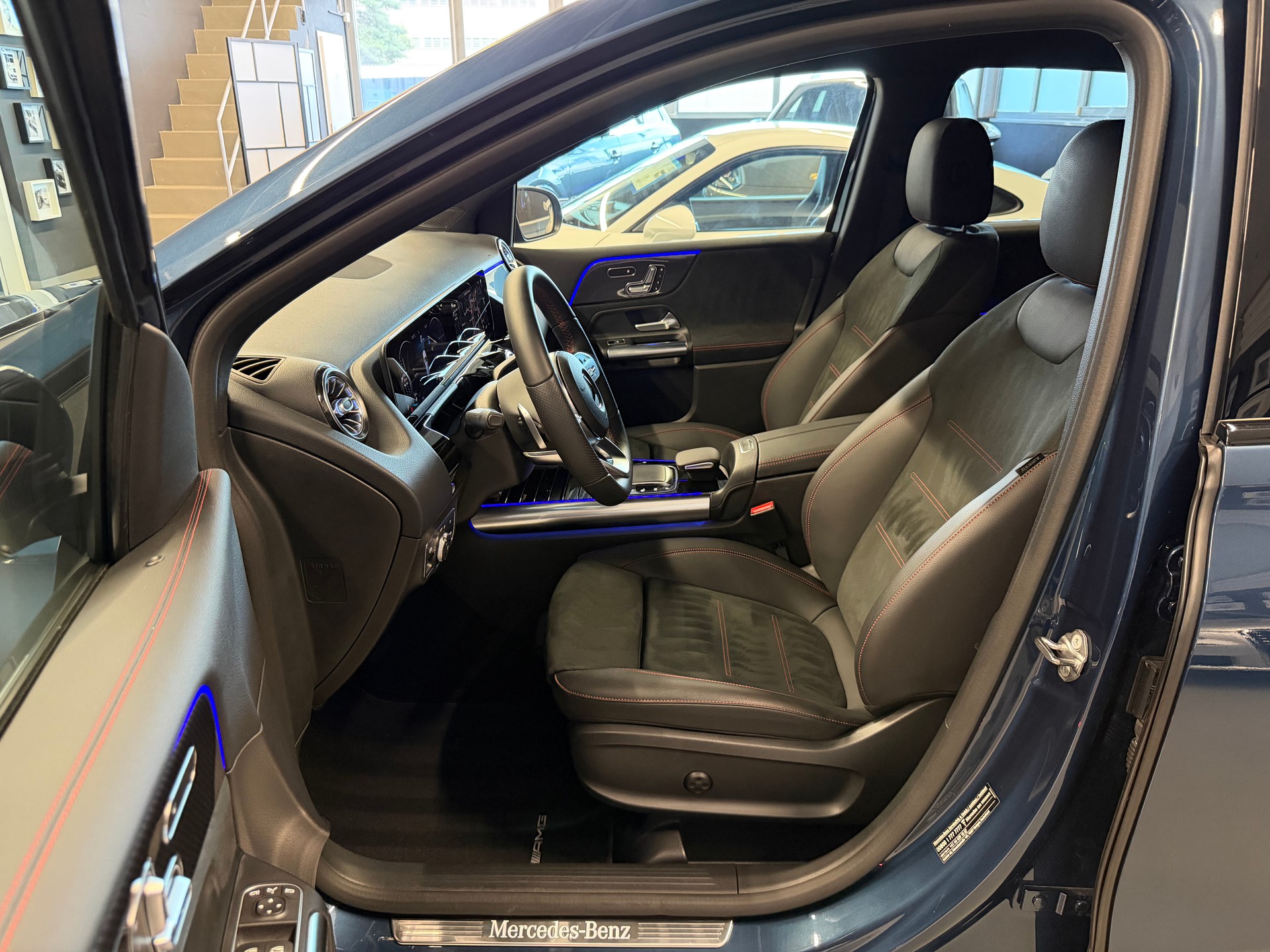 MERCEDES-BENZ B 200 AMG Line 7G-DCT-image-10
