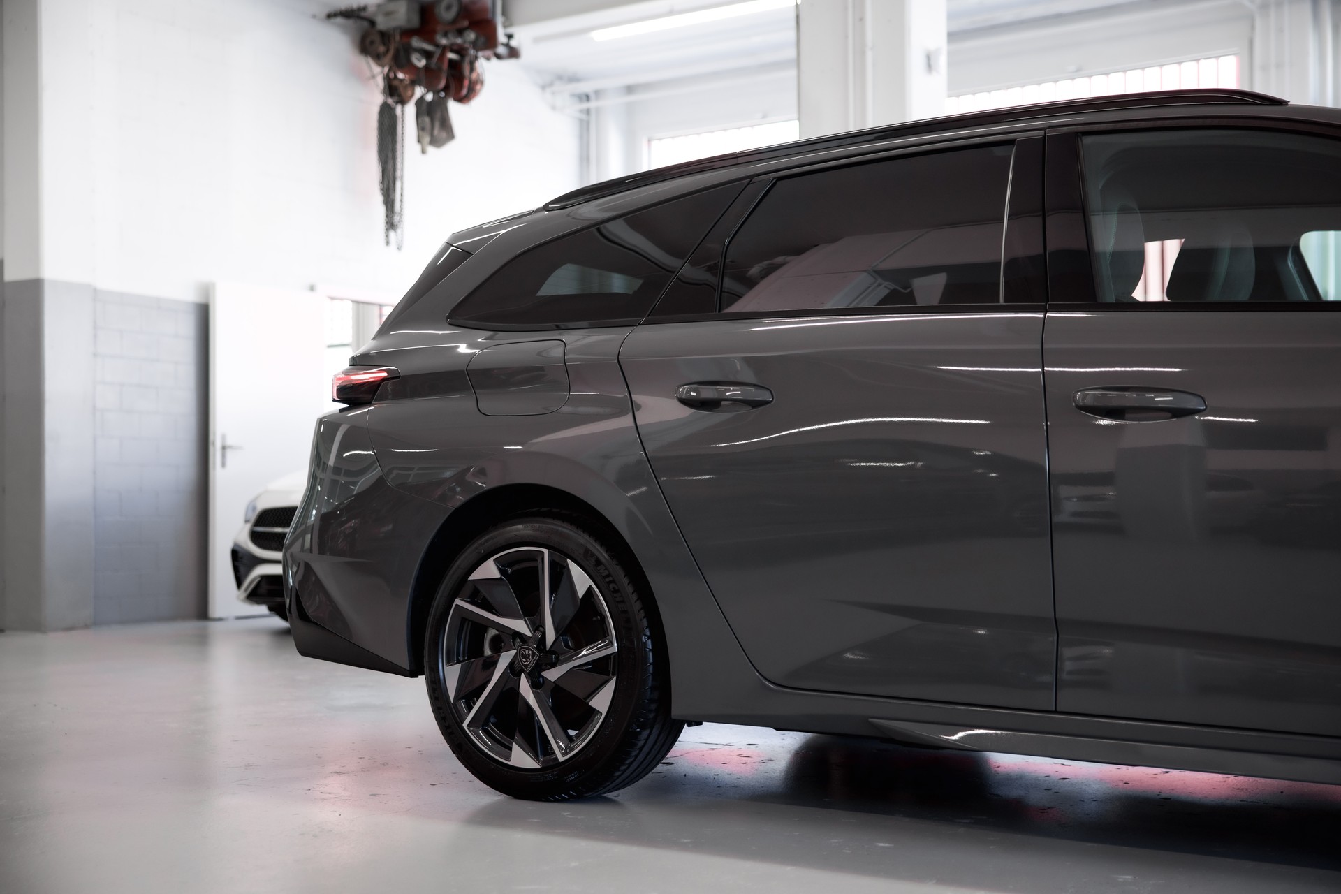 PEUGEOT 308 SW 1.6 PHEV 180 GT-image-10