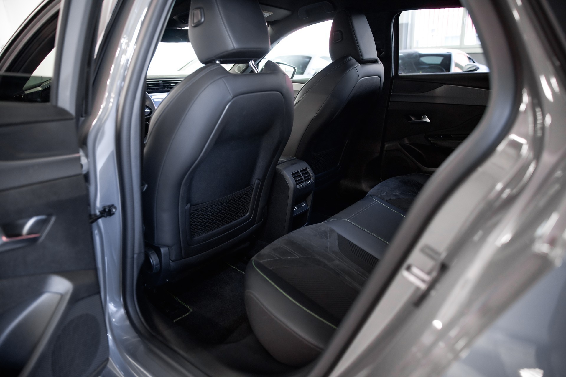 PEUGEOT 308 SW 1.6 PHEV 180 GT-image-18