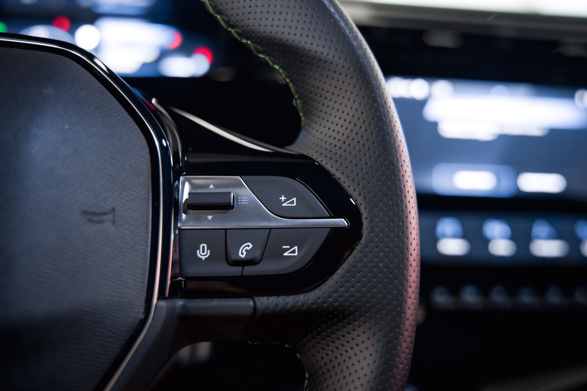 PEUGEOT 308 SW 1.6 PHEV 180 GT-image-23