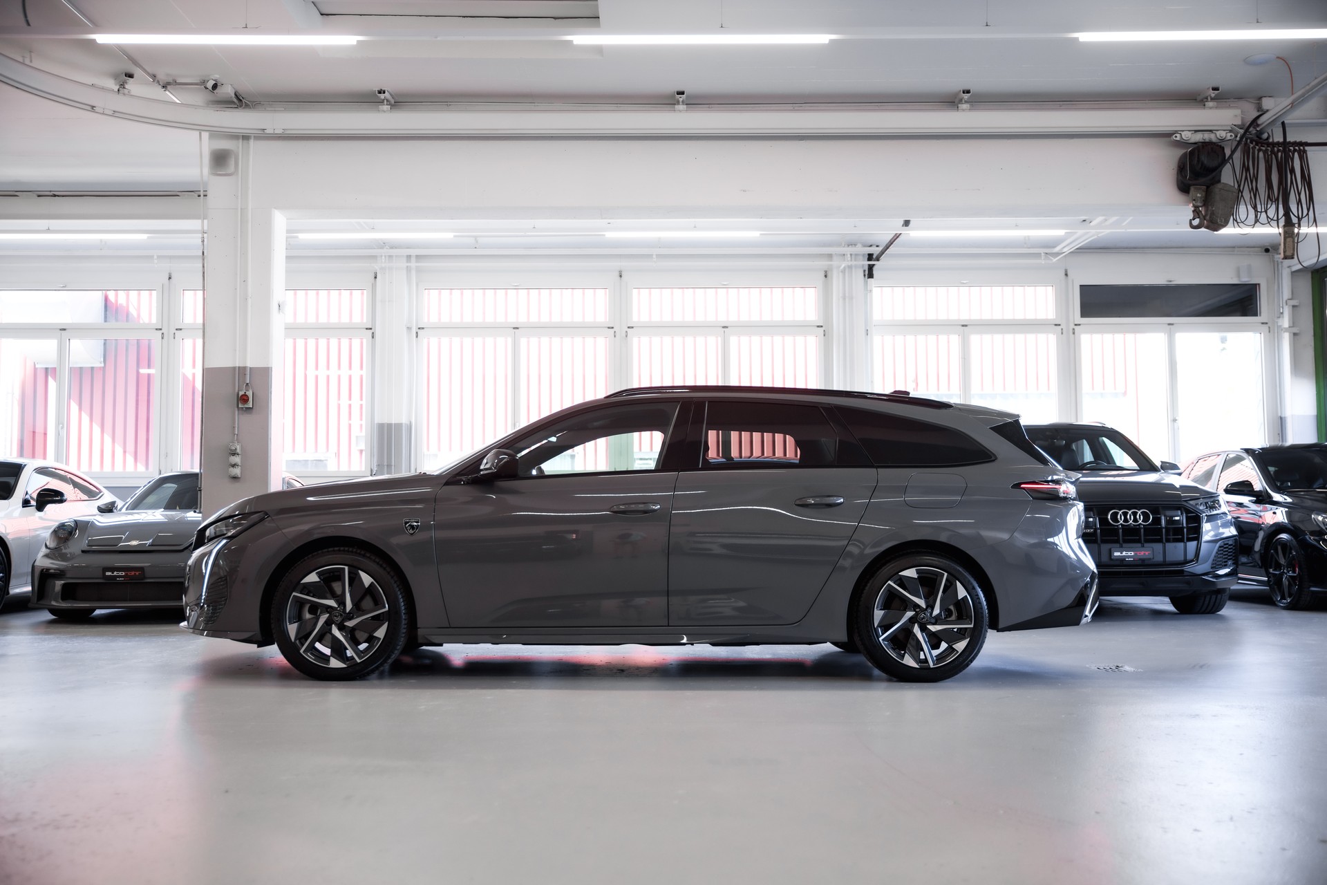 PEUGEOT 308 SW 1.6 PHEV 180 GT-image-4
