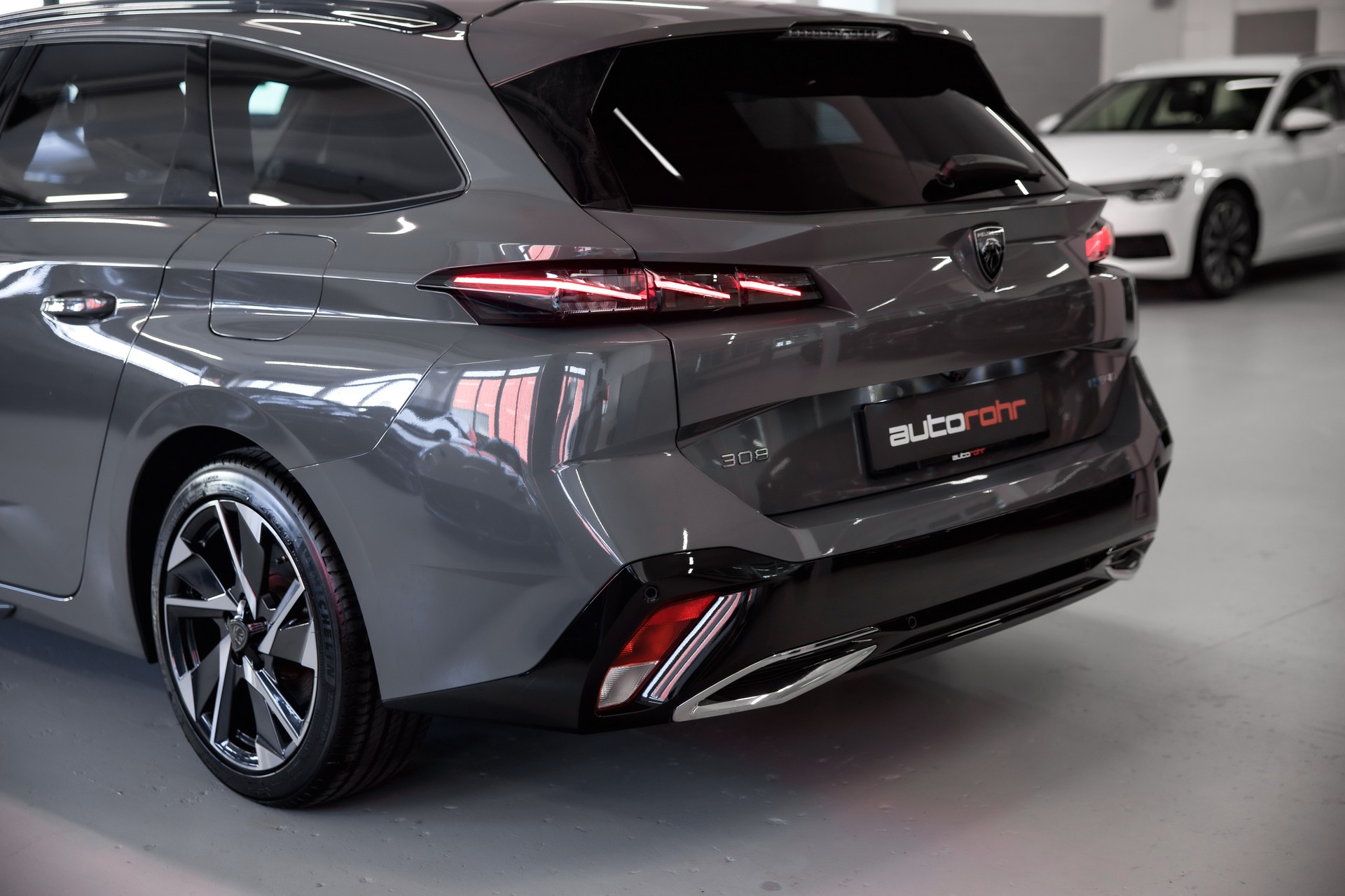 PEUGEOT 308 SW 1.6 PHEV 180 GT-image-12
