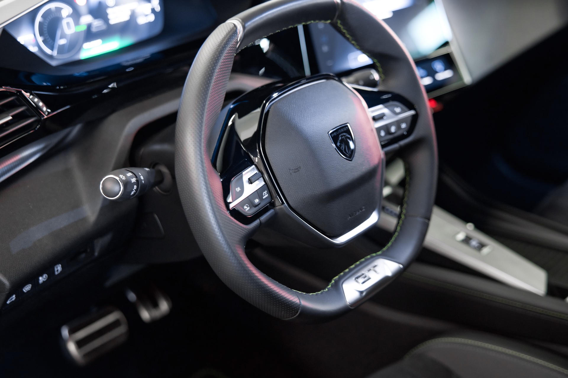 PEUGEOT 308 SW 1.6 PHEV 180 GT-image-21