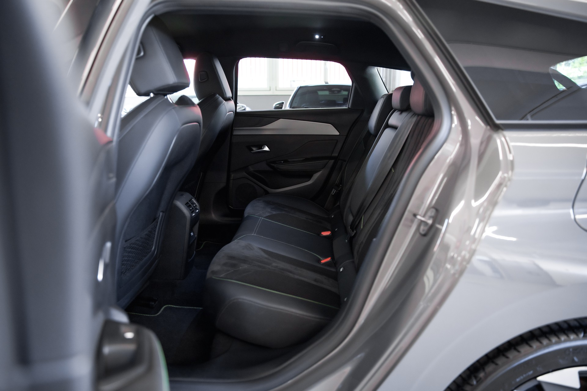 PEUGEOT 308 SW 1.6 PHEV 180 GT-image-19
