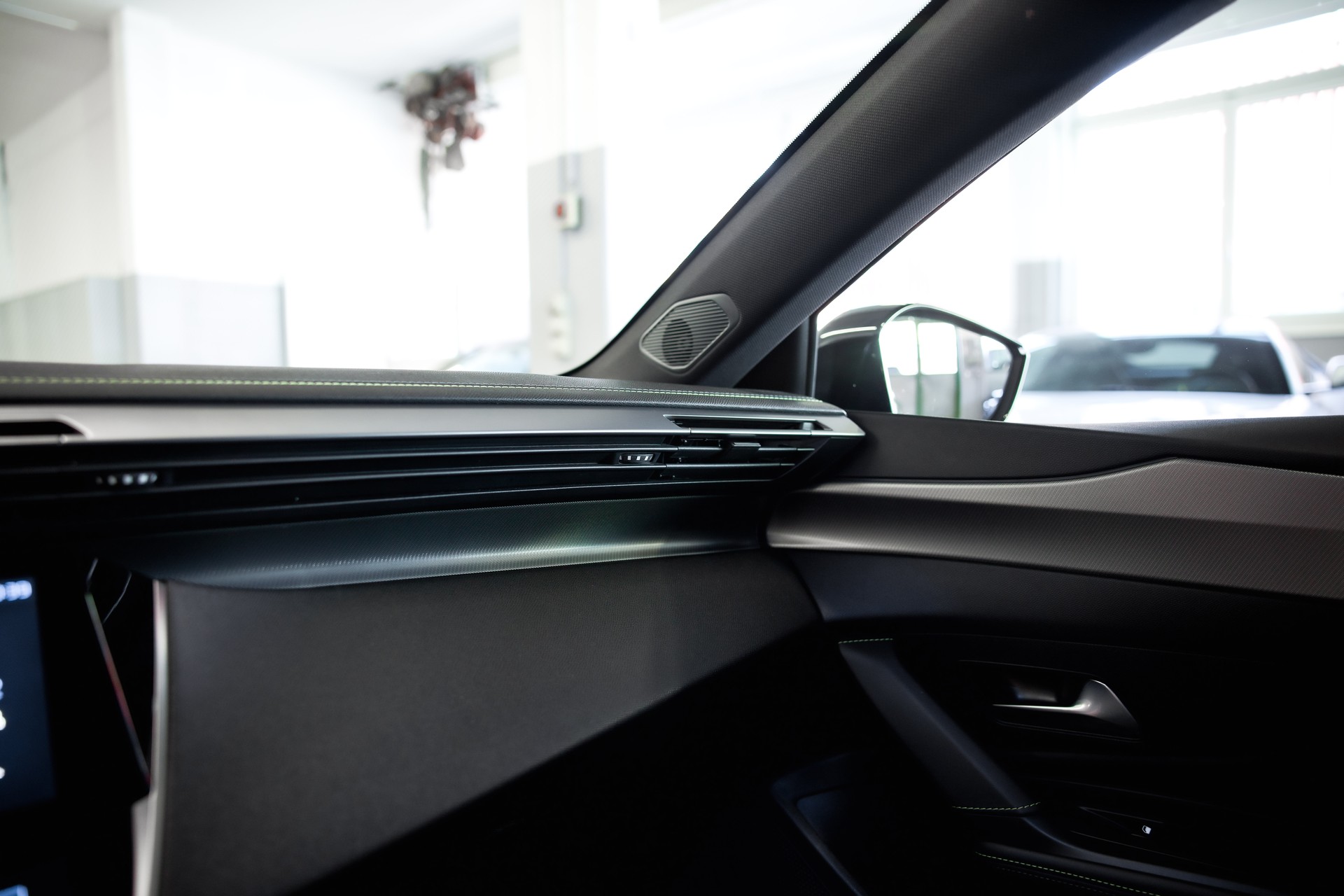 PEUGEOT 308 SW 1.6 PHEV 180 GT-image-26