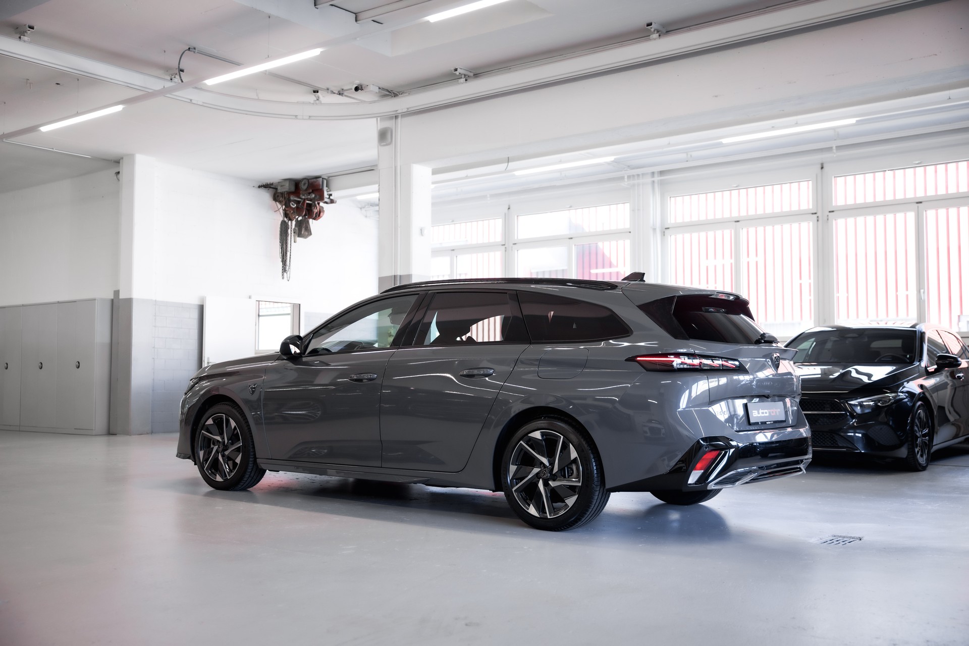 PEUGEOT 308 SW 1.6 PHEV 180 GT-image-7