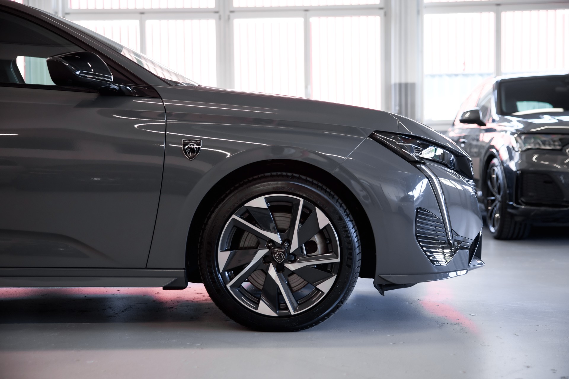 PEUGEOT 308 SW 1.6 PHEV 180 GT-image-9