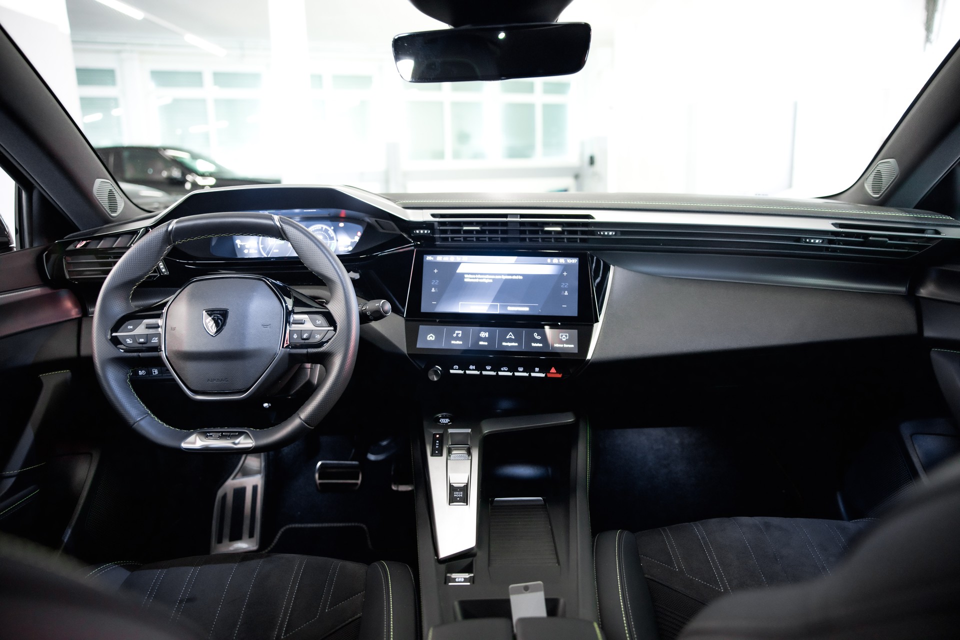 PEUGEOT 308 SW 1.6 PHEV 180 GT-image-14