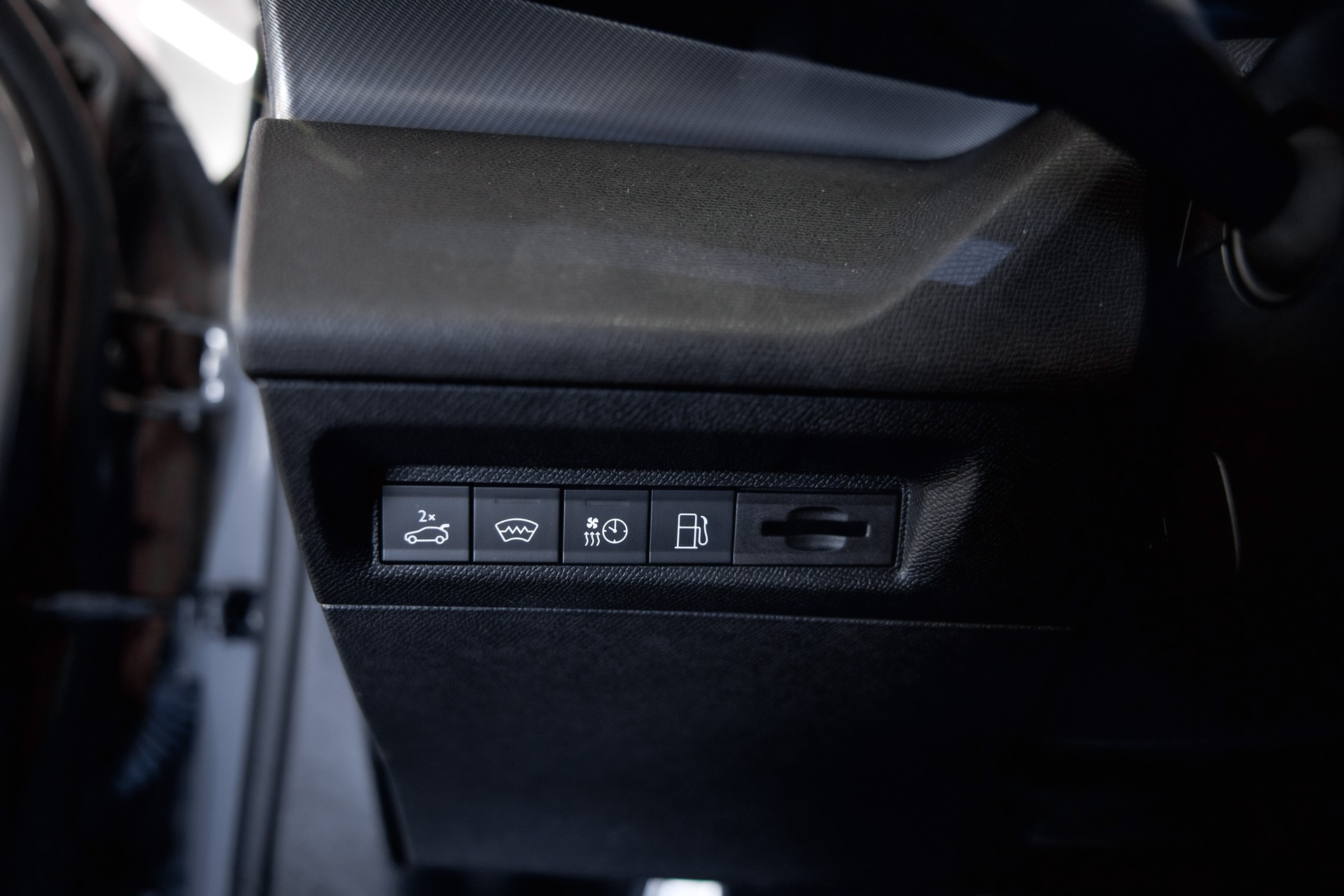 PEUGEOT 308 SW 1.6 PHEV 180 GT-image-24