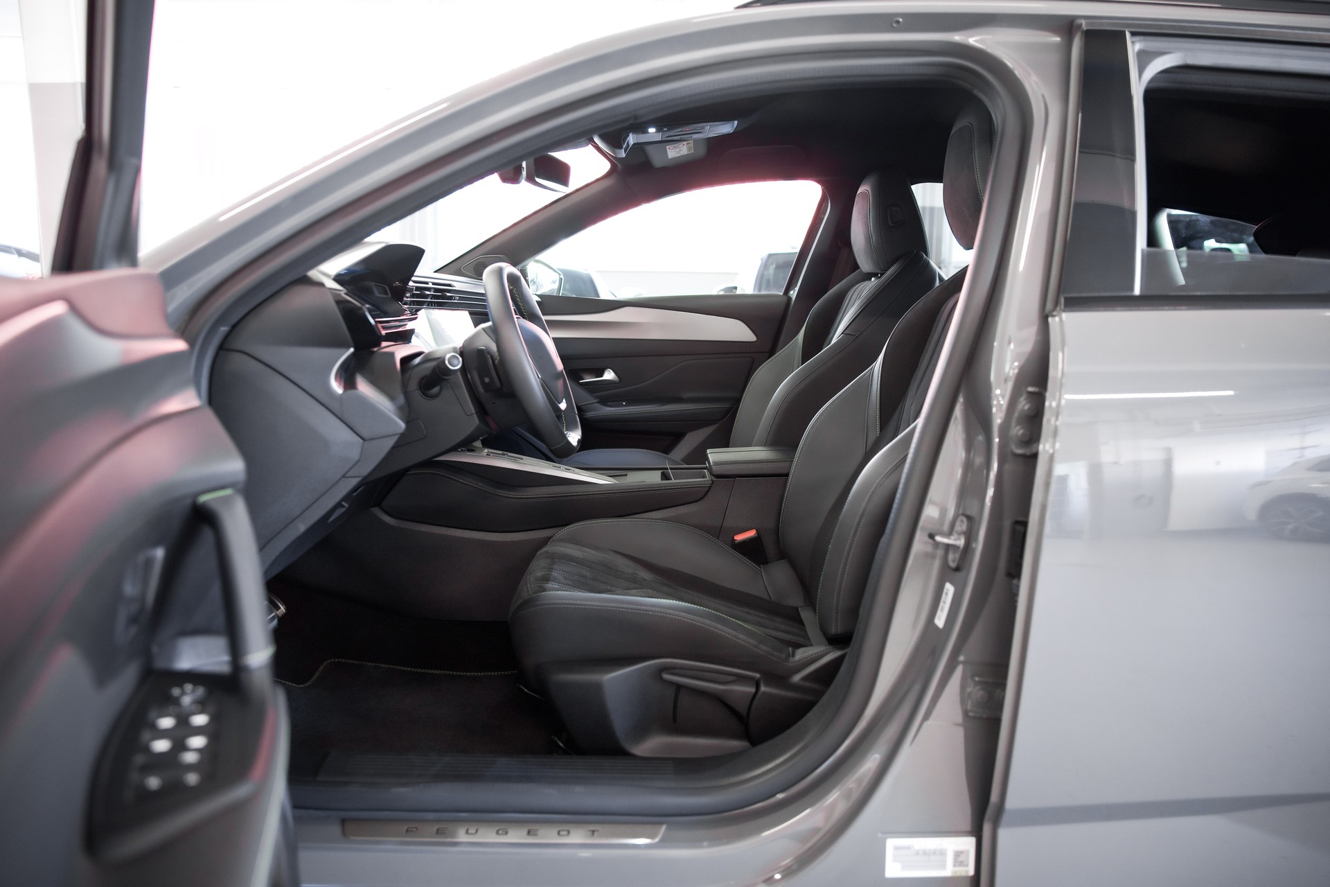 PEUGEOT 308 SW 1.6 PHEV 180 GT-image-16