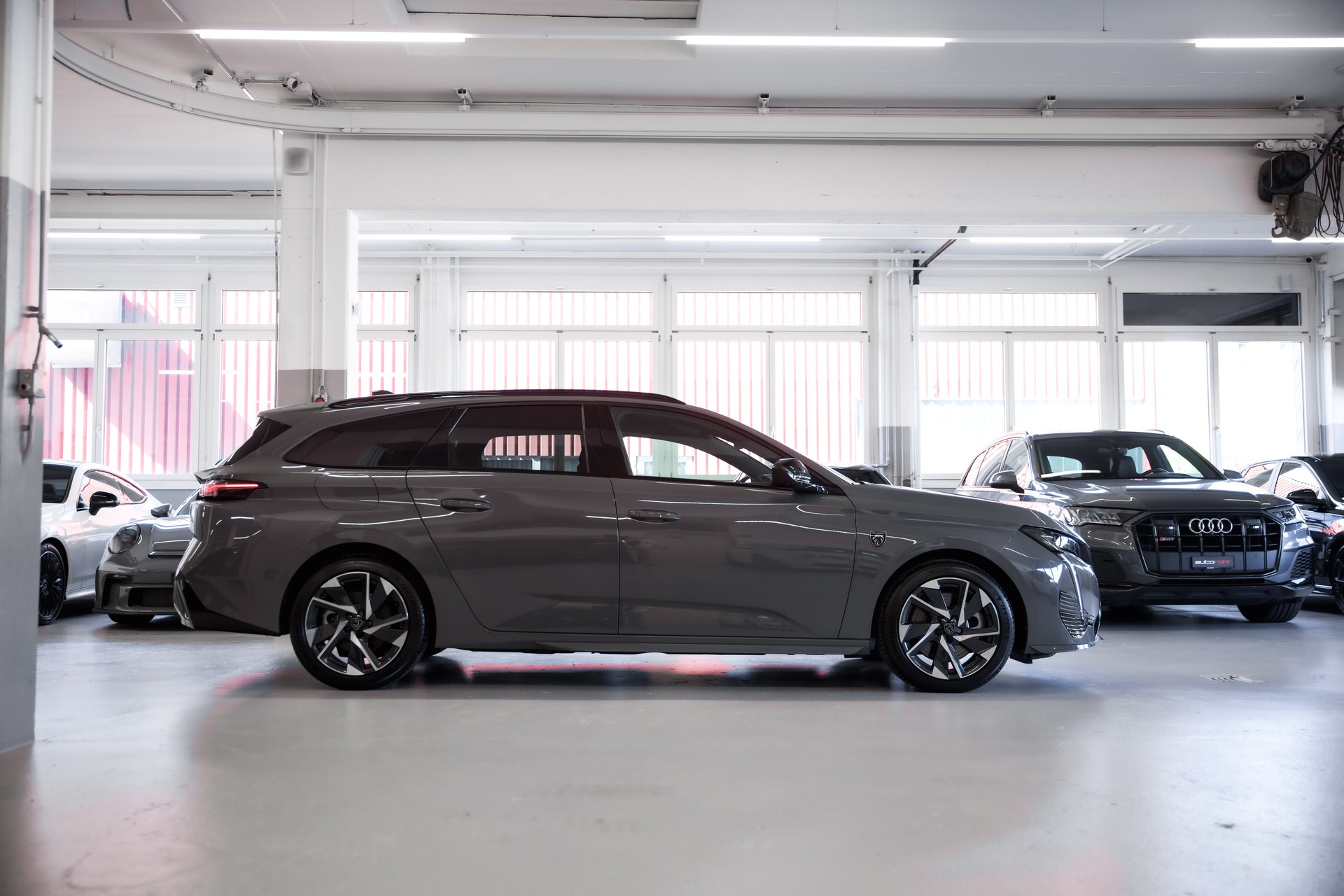 PEUGEOT 308 SW 1.6 PHEV 180 GT-image-3