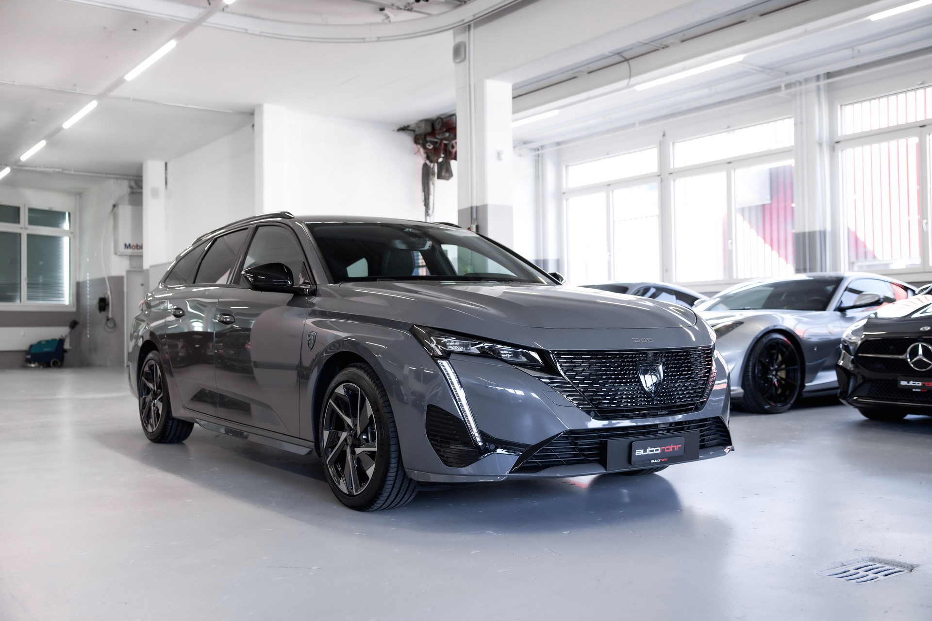 PEUGEOT 308 SW 1.6 PHEV 180 GT-image-2