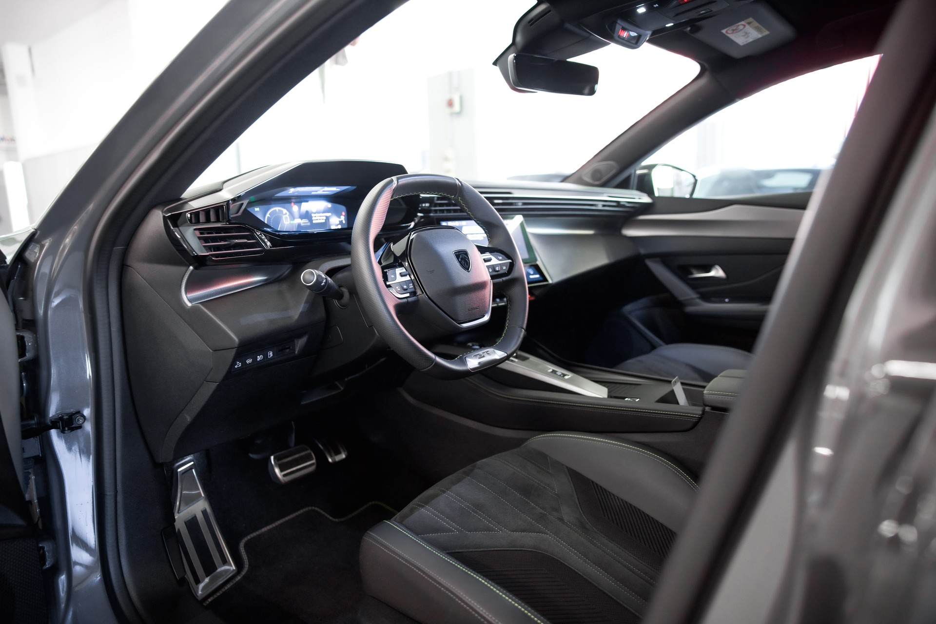 PEUGEOT 308 SW 1.6 PHEV 180 GT-image-15