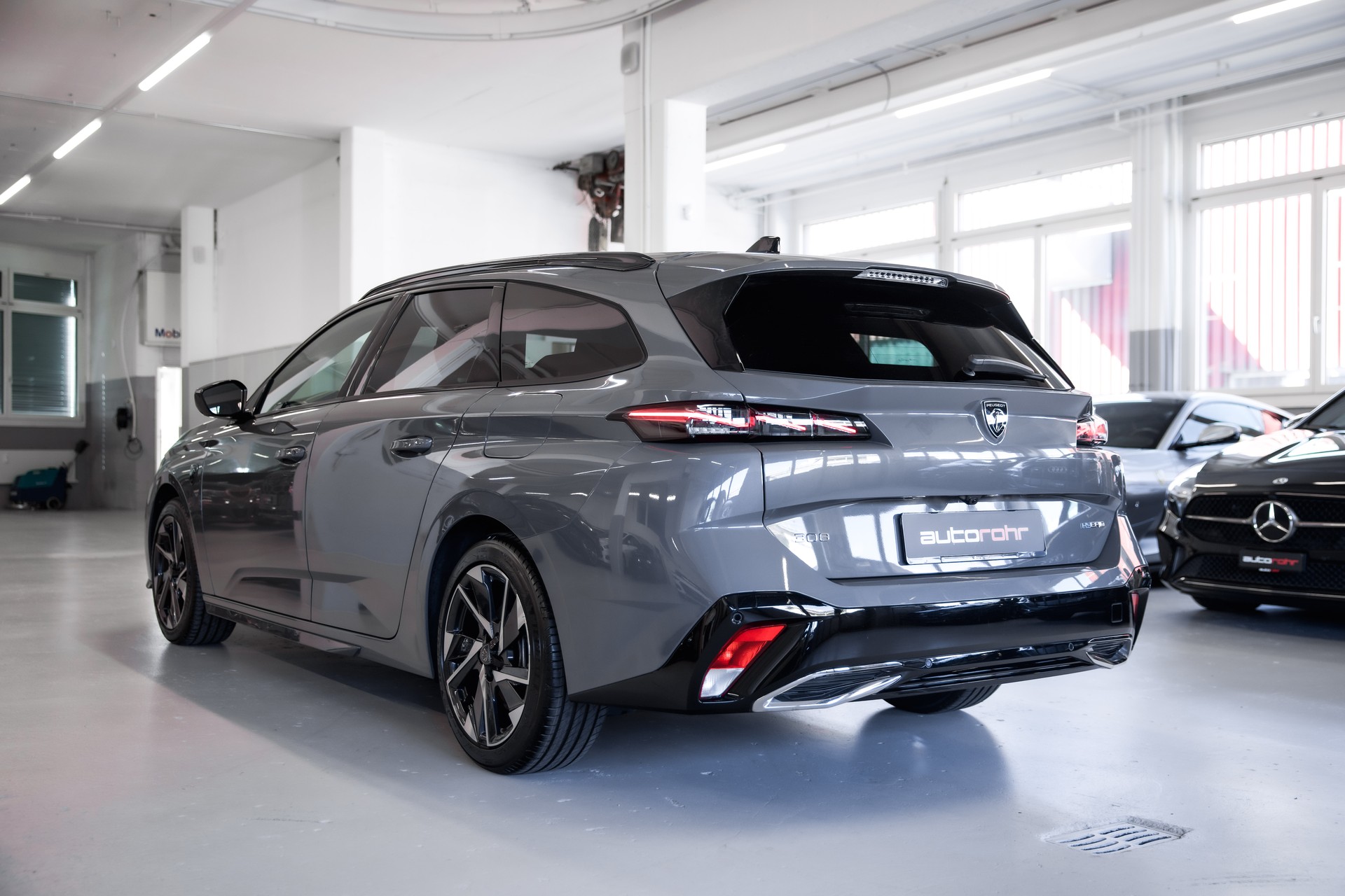 PEUGEOT 308 SW 1.6 PHEV 180 GT-image-6
