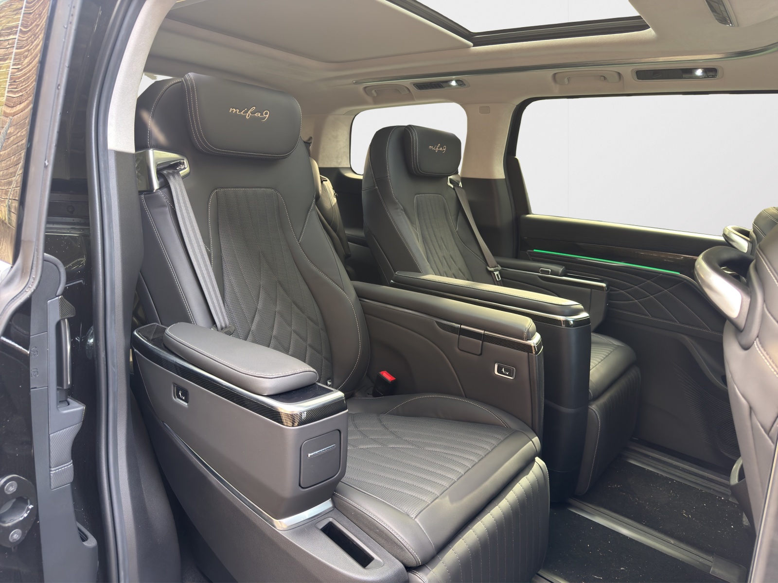 MAXUS Mifa 9 Luxury 90kWh-image-19