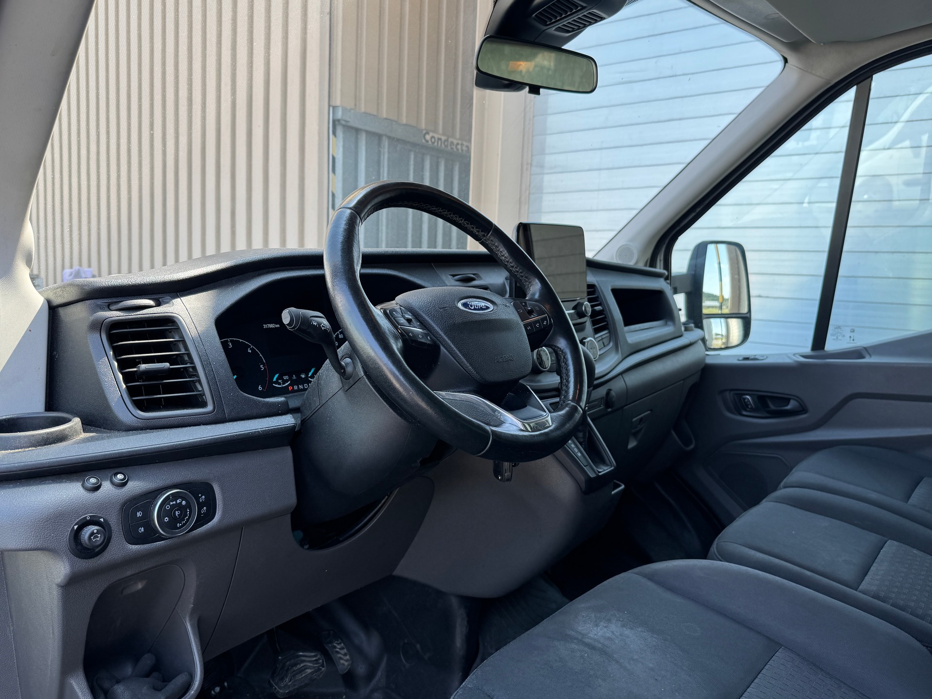 FORD Transit 350 L5 Trend 2.0 TDCi 170 HD RWD A-image-6